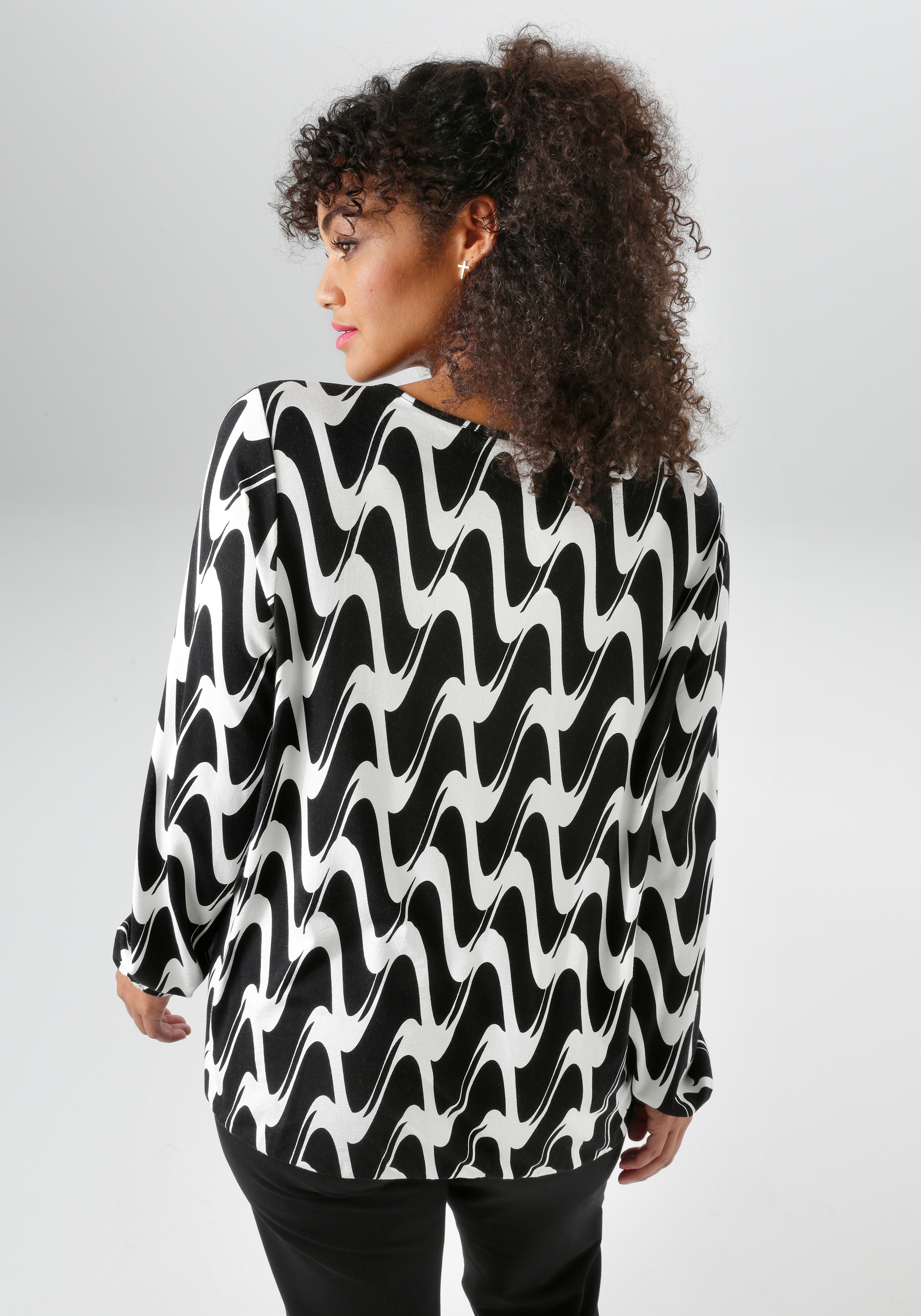 Thumbnail - Aniston PLUS Langarmshirt mit grafischer Alloverdruck