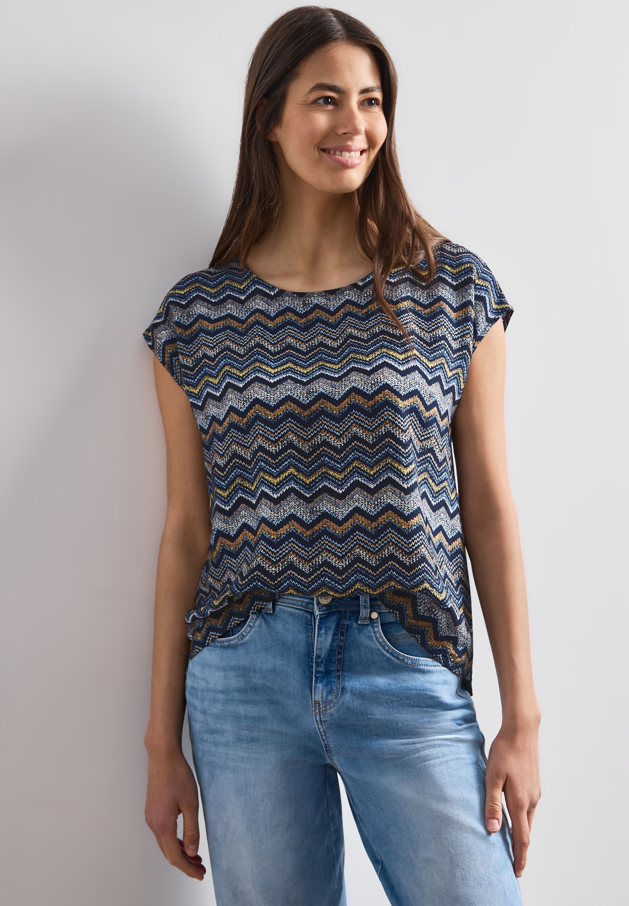 STREET ONE Kurzarmbluse Sommerbluse mit Zick-Zack-Muster und Rundhals