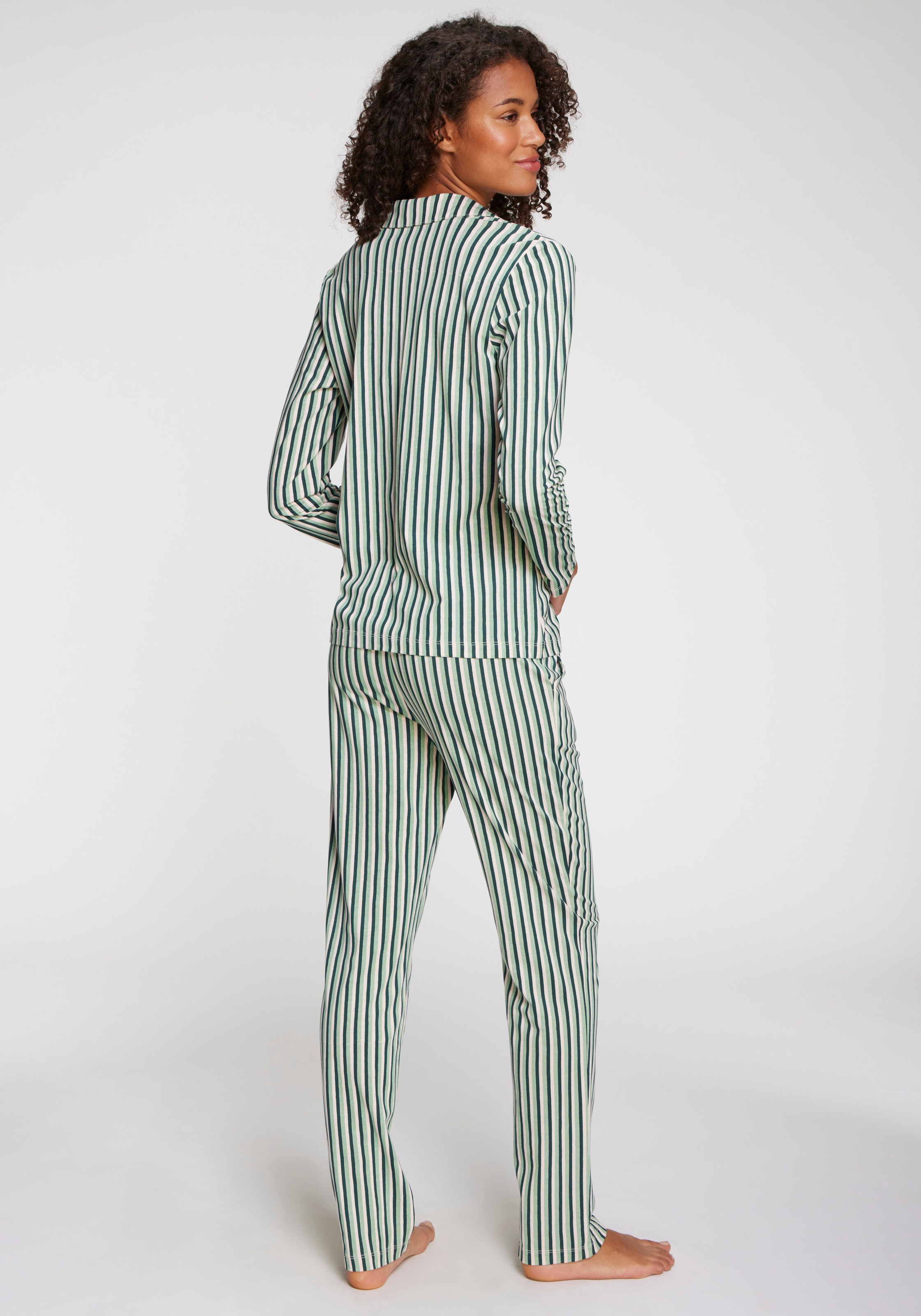 s.Oliver Pyjamaoberteil, mit schönem Alloverprint