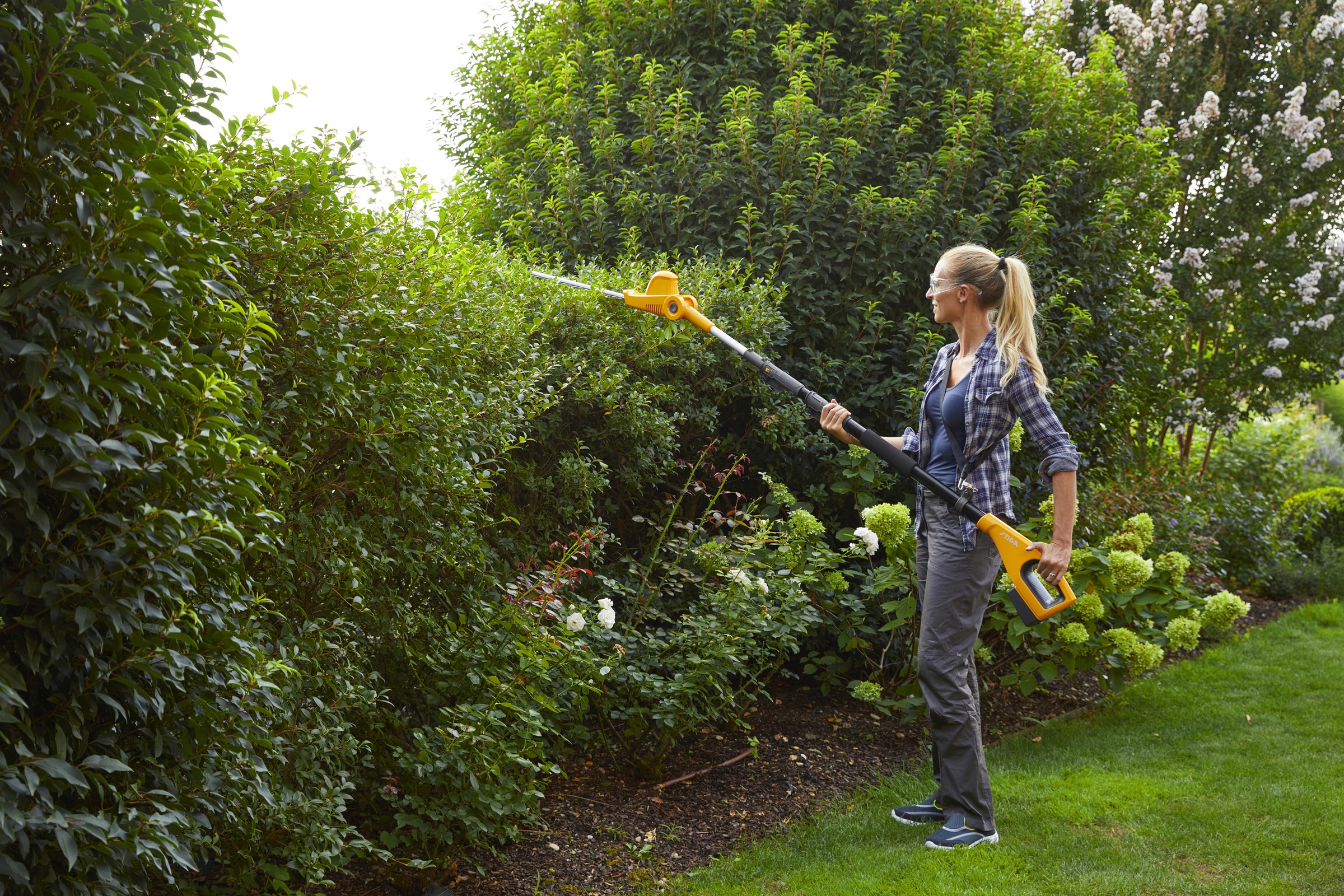STIGA GARDEN Garten-Multifunktionsgerät »MT 100e«, (Spar-Set), Heckenschere und Kettensäge in einem, mit Akku 20V/4Ah und Ladegerät
