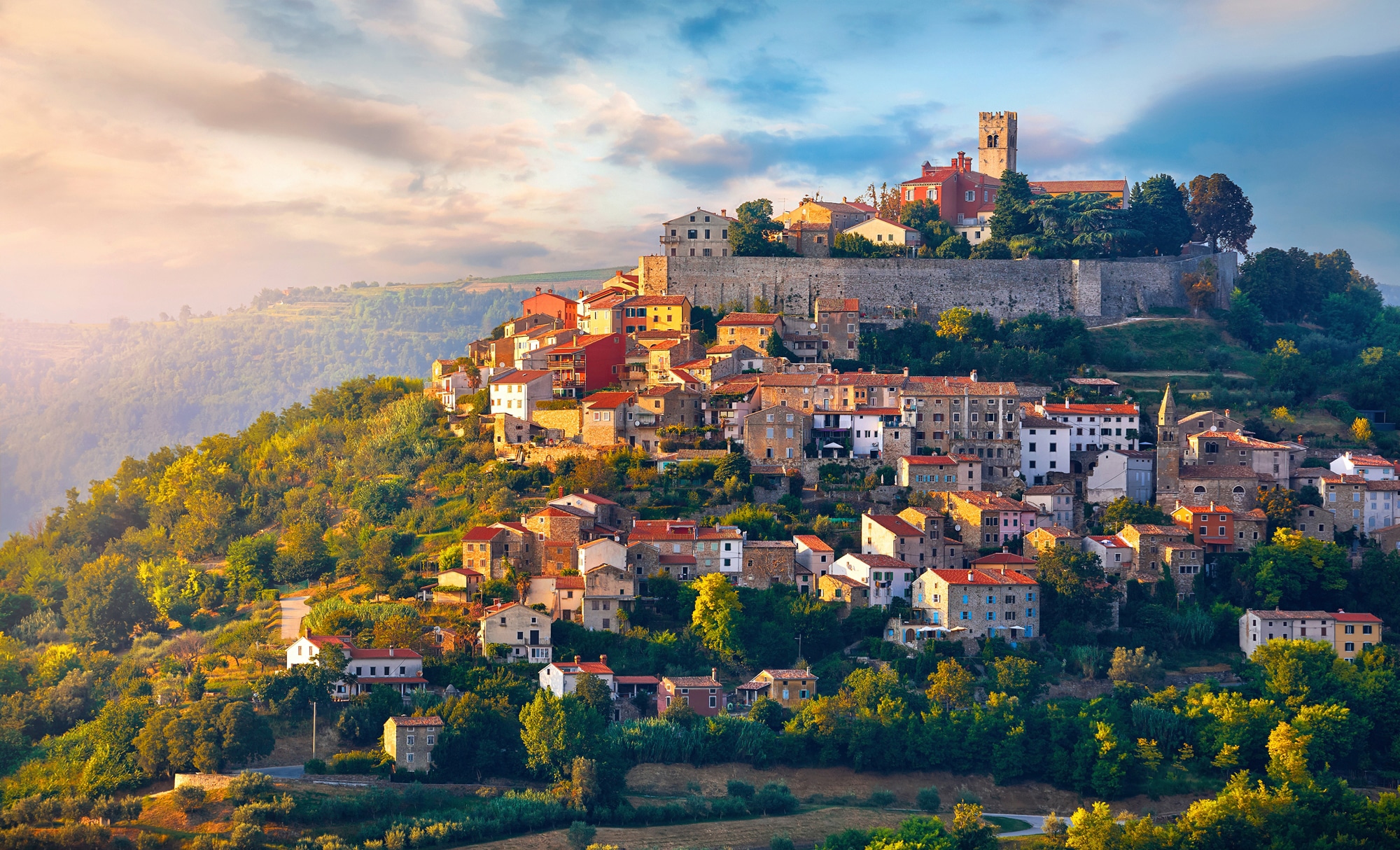 Papermoon Fototapete "MOTOVUN-ANTIKE STADT ISTRIA BURG DORF PANORAMA SONNE"