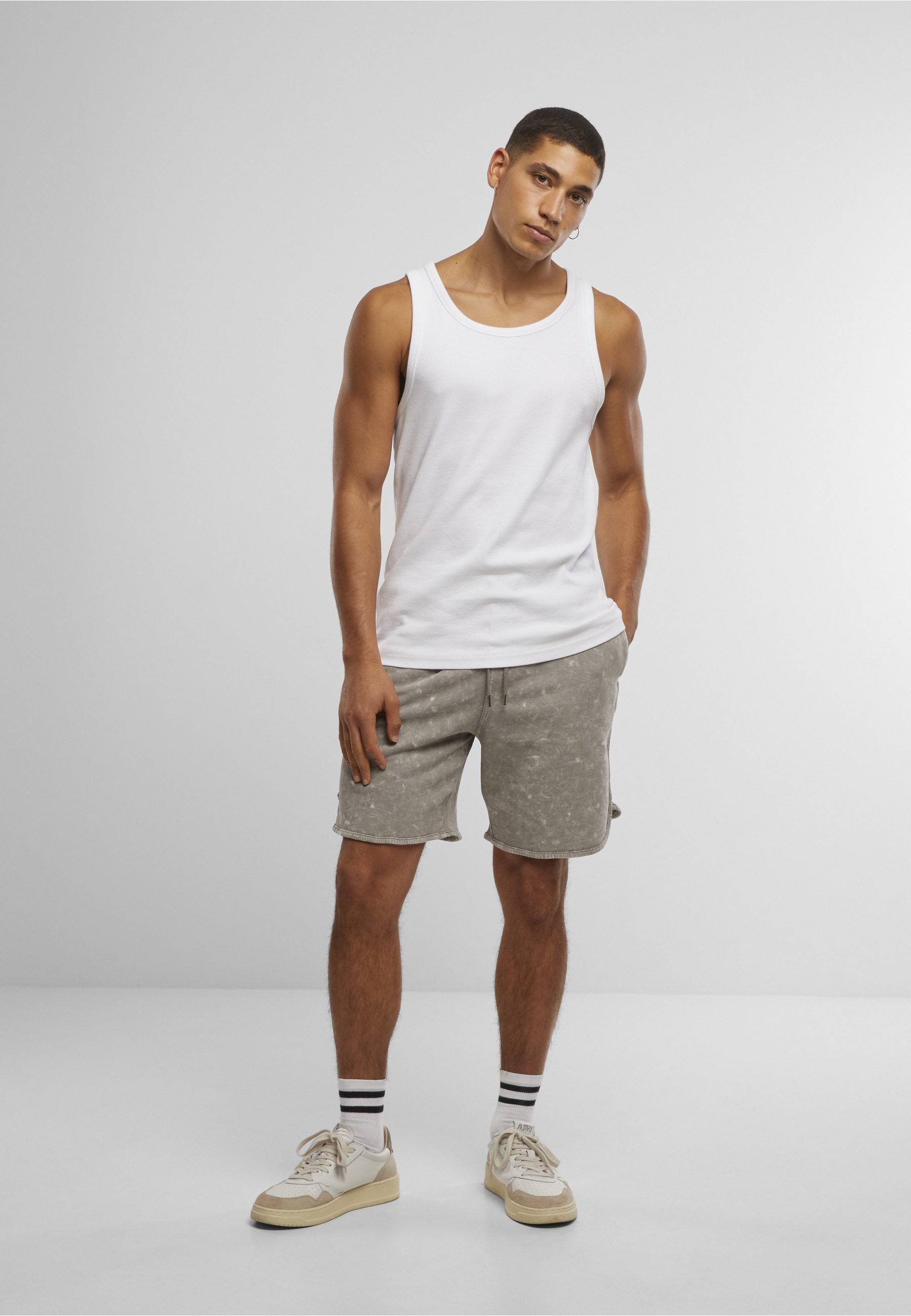 URBAN CLASSICS Sweatshorts »Urban Classics Washed Piped Shorts«
