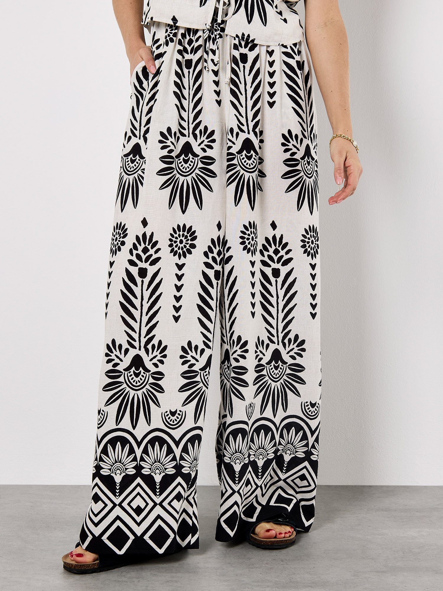 Apricot Palazzohose "Weite Hose" mit Blumenbordüre