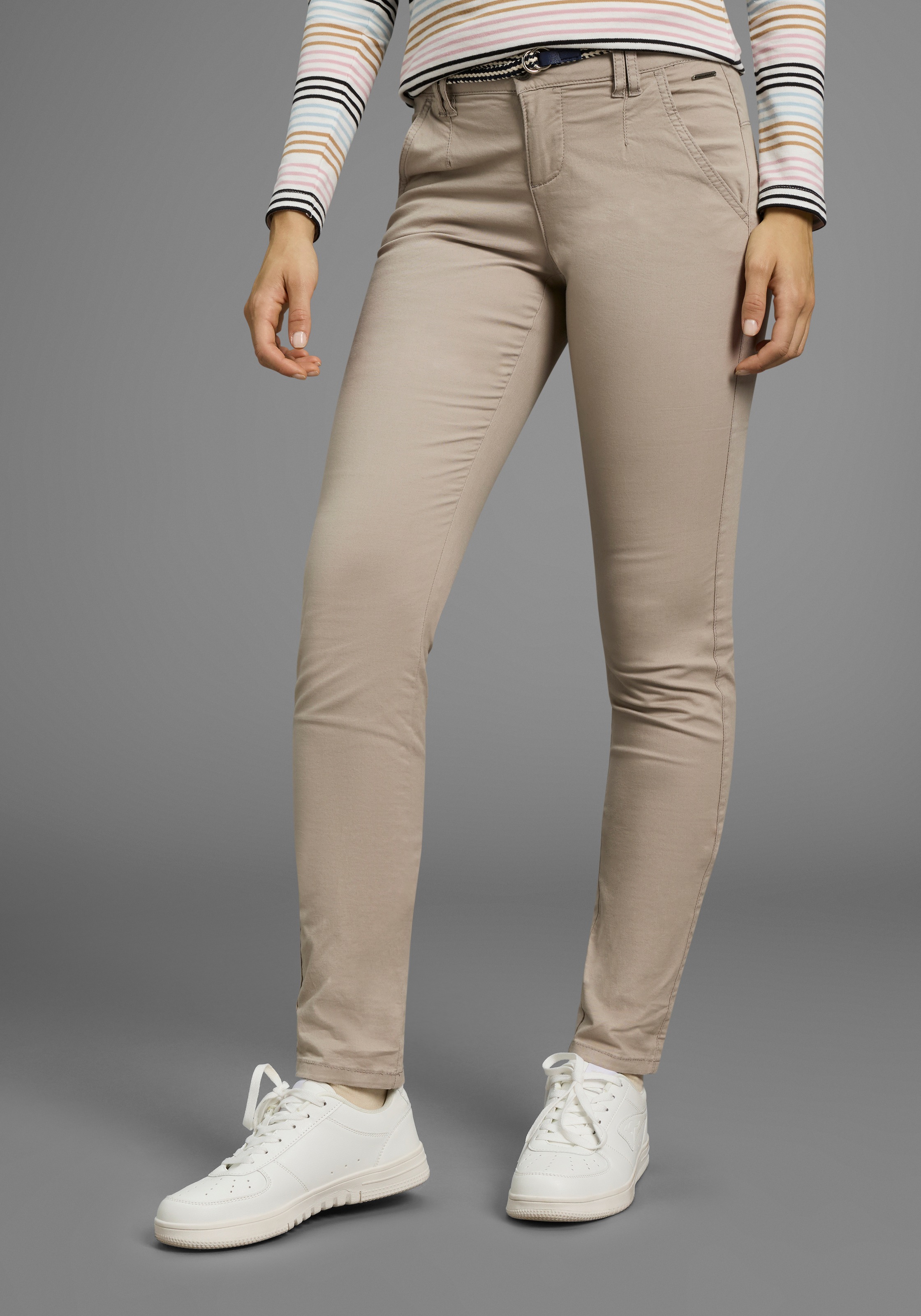 KangaROOS Chinohose, (Set, 2 tlg., mit Gürtel), in schmaler Form, mit Korde günstig online kaufen