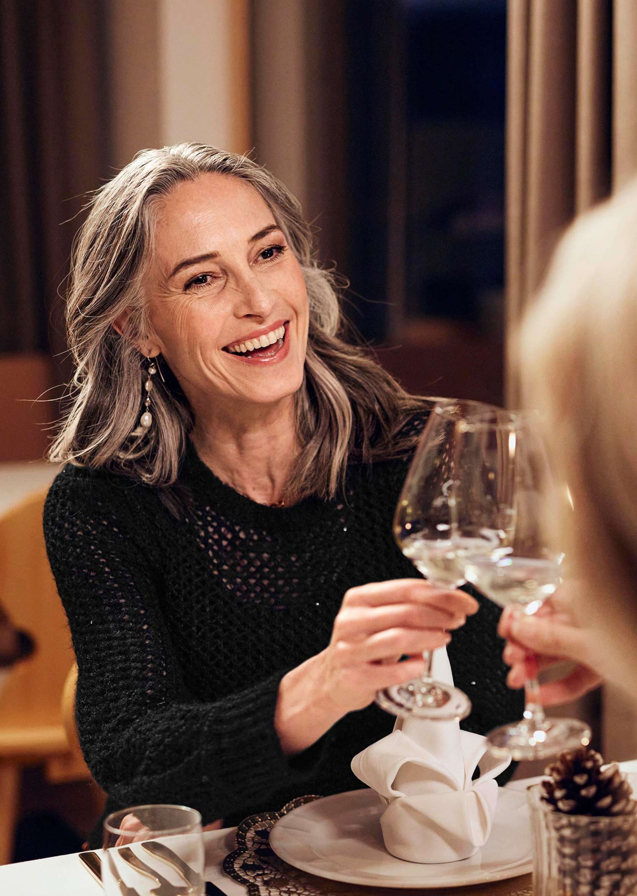 Thumbnail - GOLDNER Strickpullover "Kurzgröße Netz-Pullover mit Pailletten" Mit funkelnden Pailletten besetzt