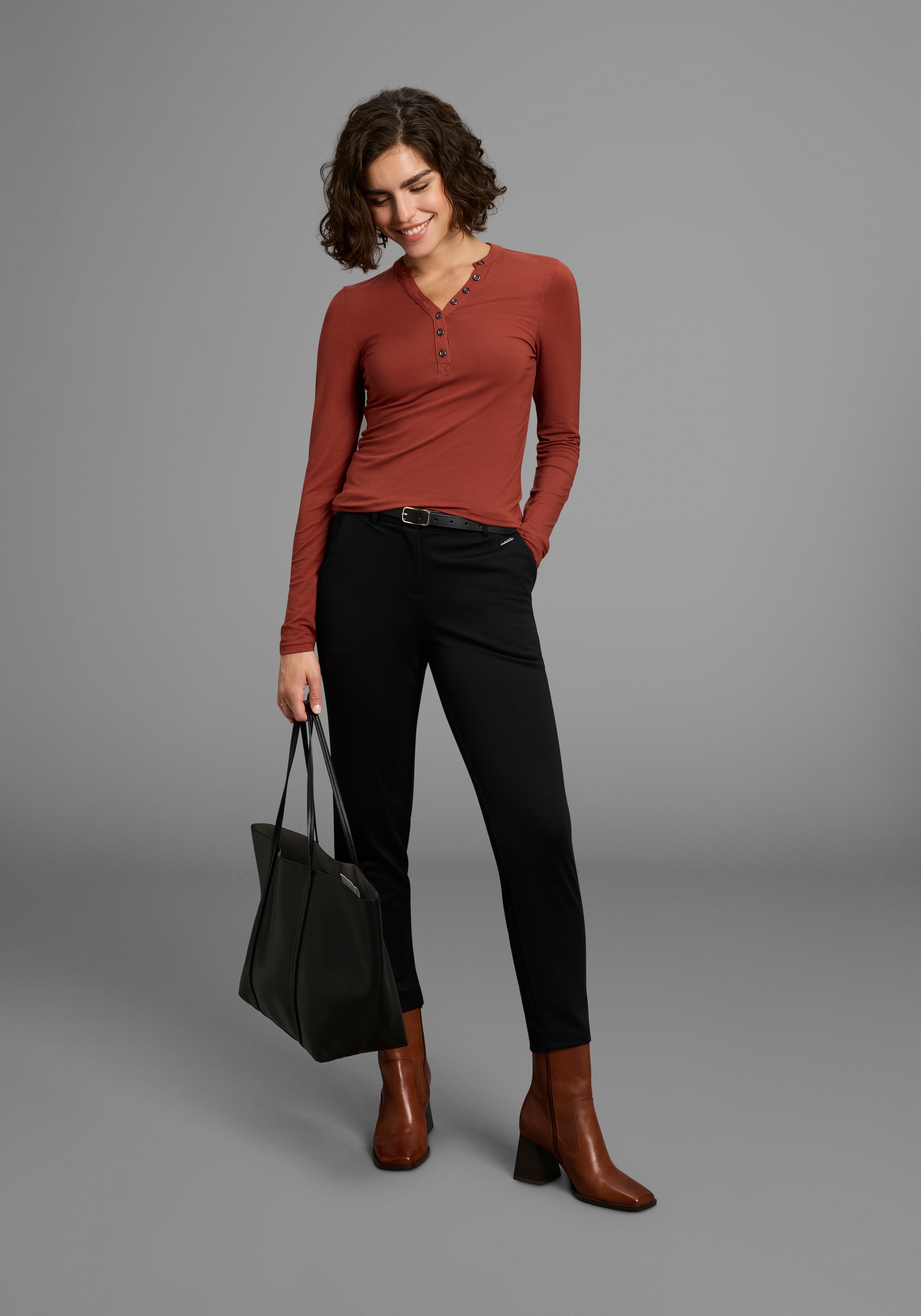 Laura Scott Longsleeve, mit Knopfleiste - NEUE KOLLEKTION