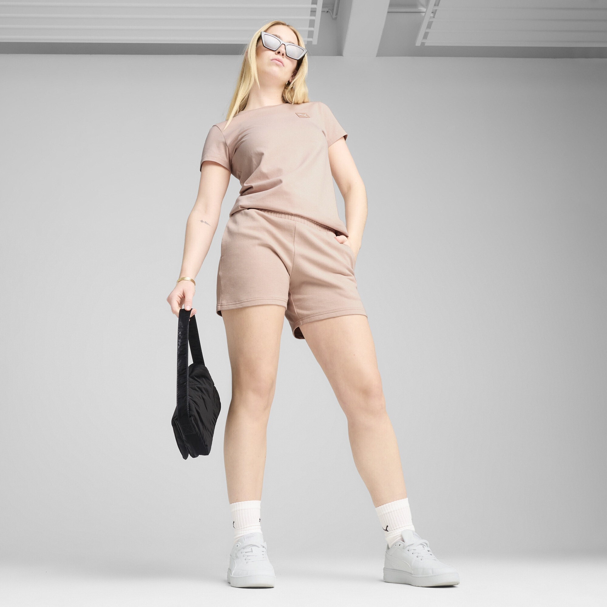 PUMA Sporthose »ESS ELEVATED 5" Shorts mit mittelhohem Bund Damen«