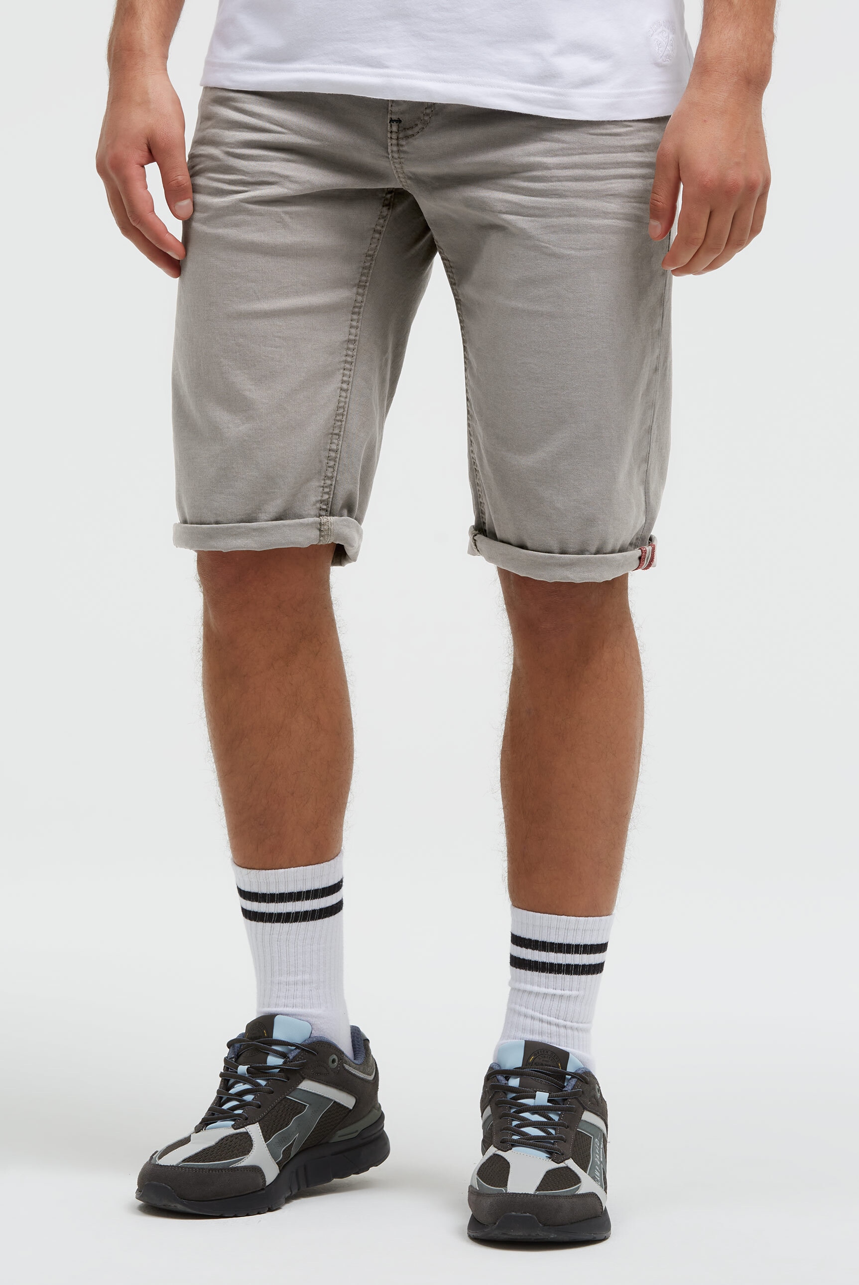 CAMP DAVID Jeansshorts mit geknöpften Klappentaschen am Gesäß günstig online kaufen