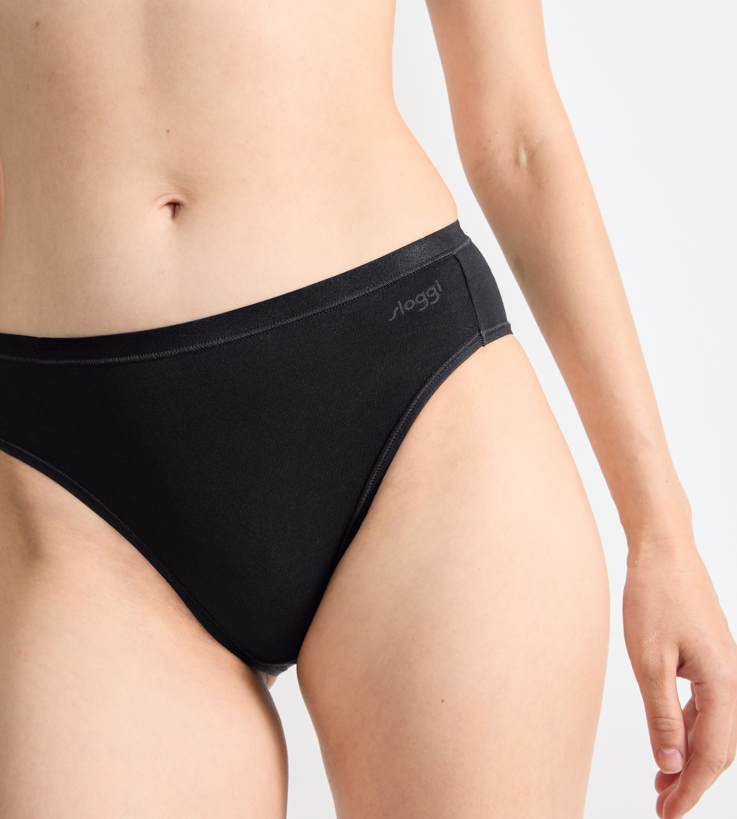 sloggi Slip »GO Daily Cotton Tai 3P«, (3er Pack), Glanz-Effekt Details, hoher Beinausschnitt