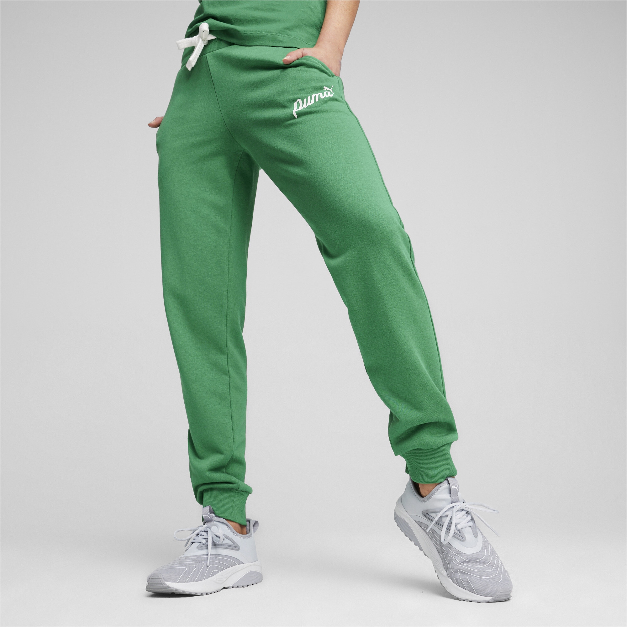 PUMA Sporthose »ESS+ Script Jogginghose Damen«
