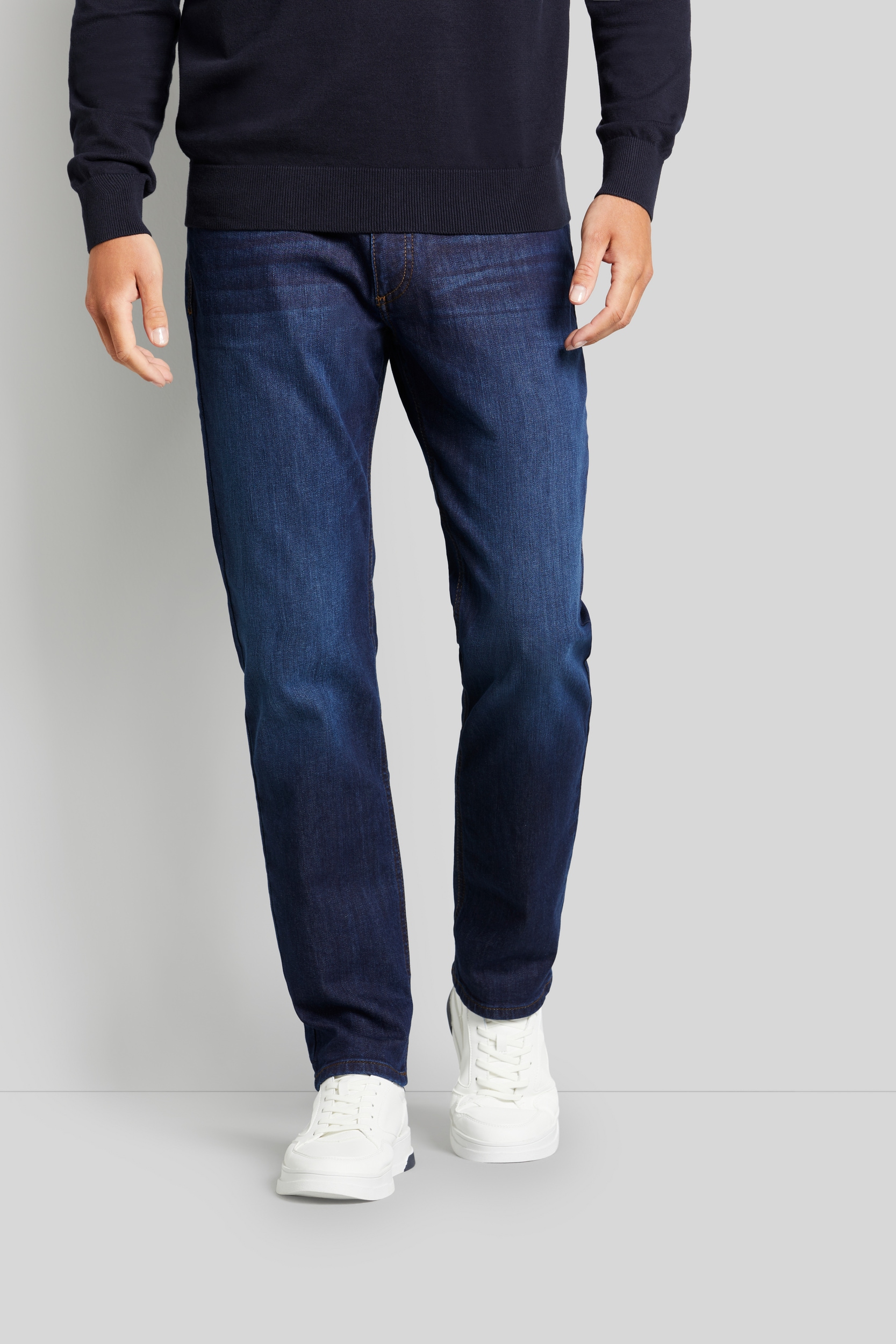 bugatti 5-Pocket-Jeans, mit einem leichten Used-Look
