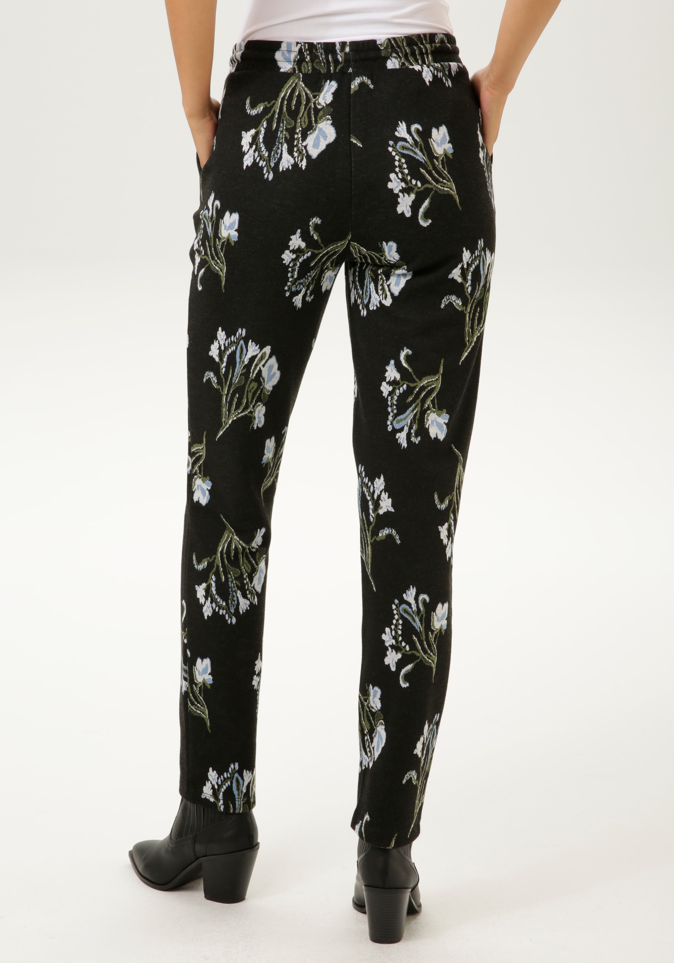 Aniston CASUAL Schlupfhose, mit farbharmonischem Blumen-Dessin