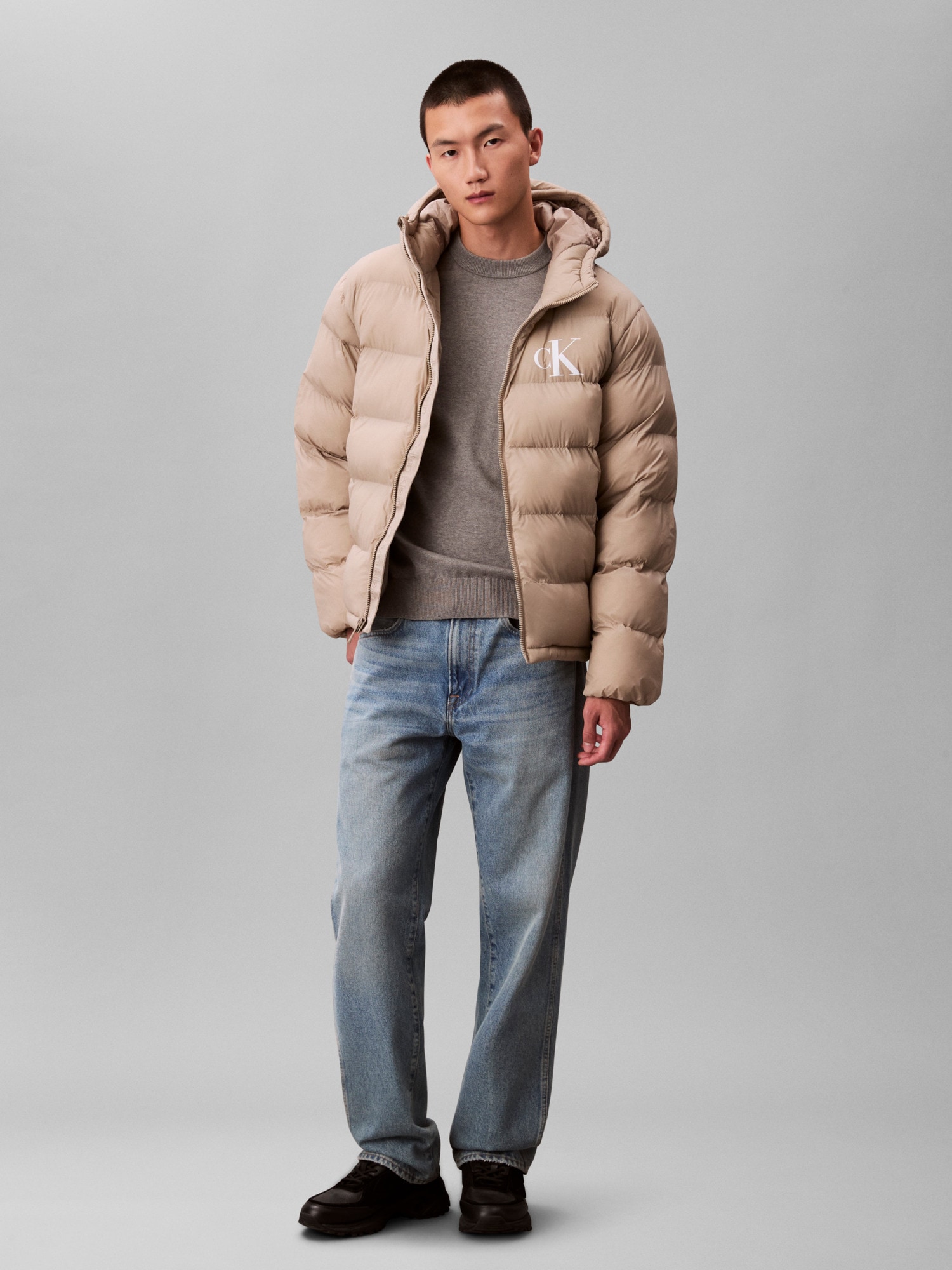 Calvin Klein Jeans Steppjacke »LS NYLON MONOGRAM PUFFER JKT«, ohne Kapuze, Mit Rundhalsausschnitt, regular fit