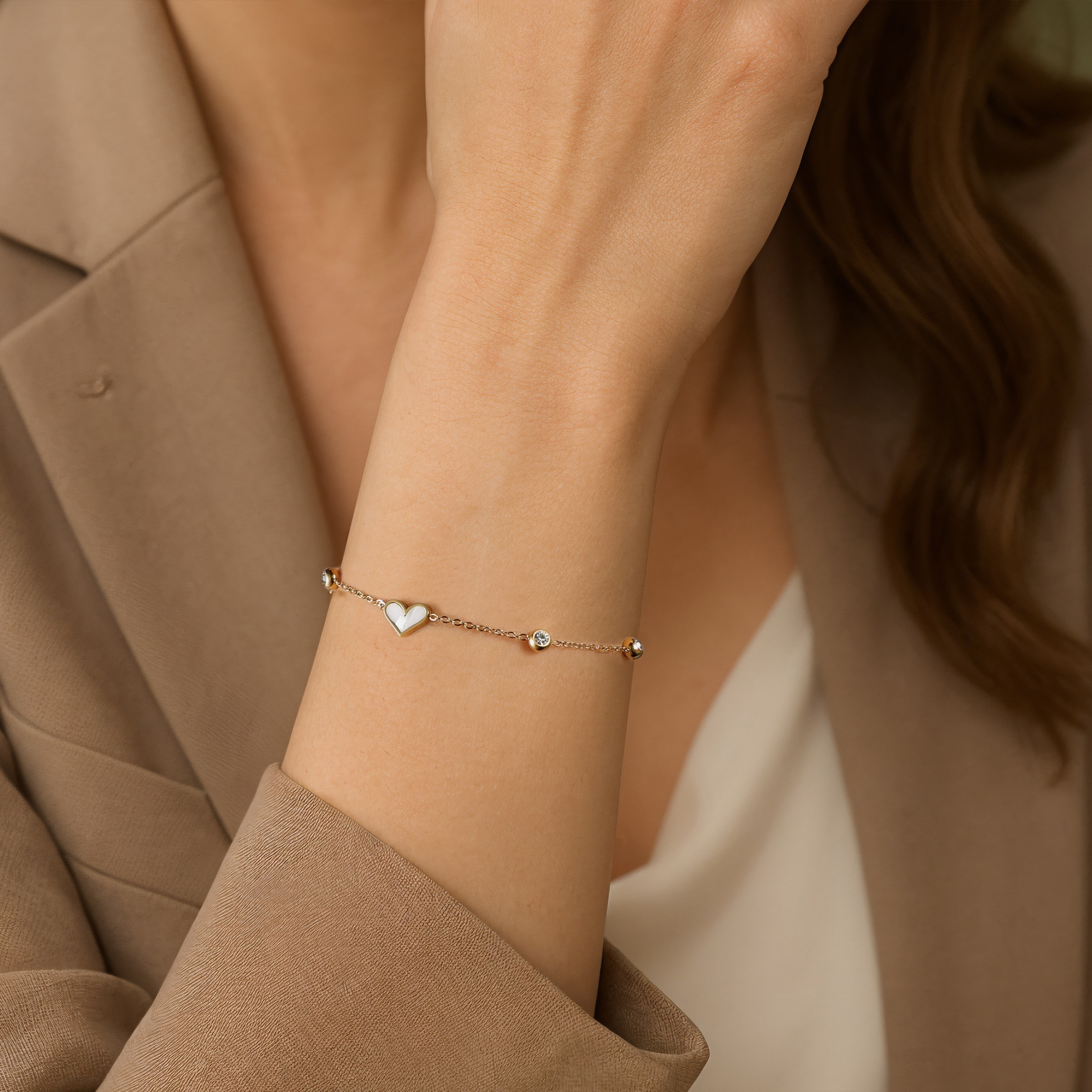 Firetti Armband »Schmuck Geschenk Edelstahl Armschmuck Ankerkettenglieder Liebe Herz« mit Zirkonia (synth.), Naturstein - mit Perlmutt