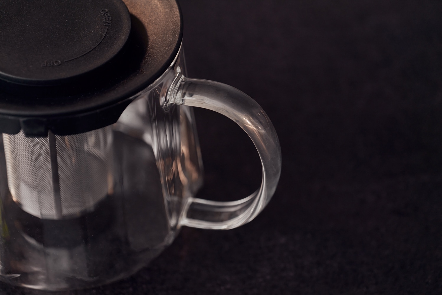 RESTO Kitchenware Teekanne »Ain, hitzebeständige Glaskanne im 3D Design, Höhe ca. 12 cm«, 1 l, (4 St.), mit herausnehmbarem Filtersieb aus Edelstahl, im Geschenkkarton