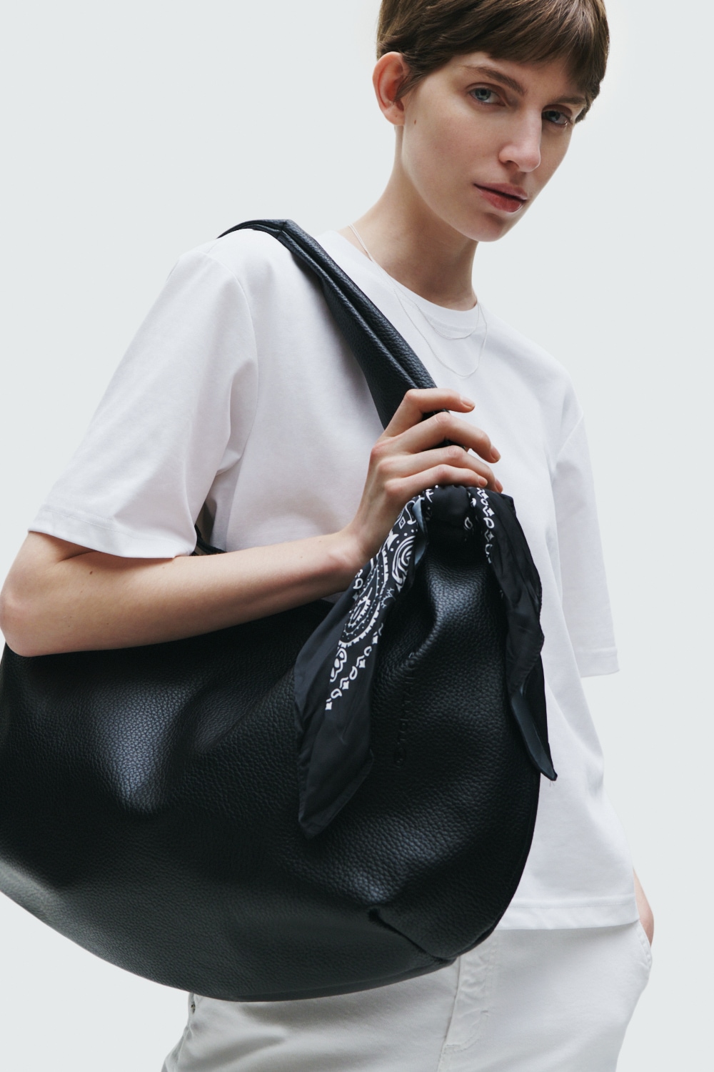 TOM TAILOR Hobo »Tianna«, ein besonderer Handschmeichler in Oversize mit klarer Farbgebung