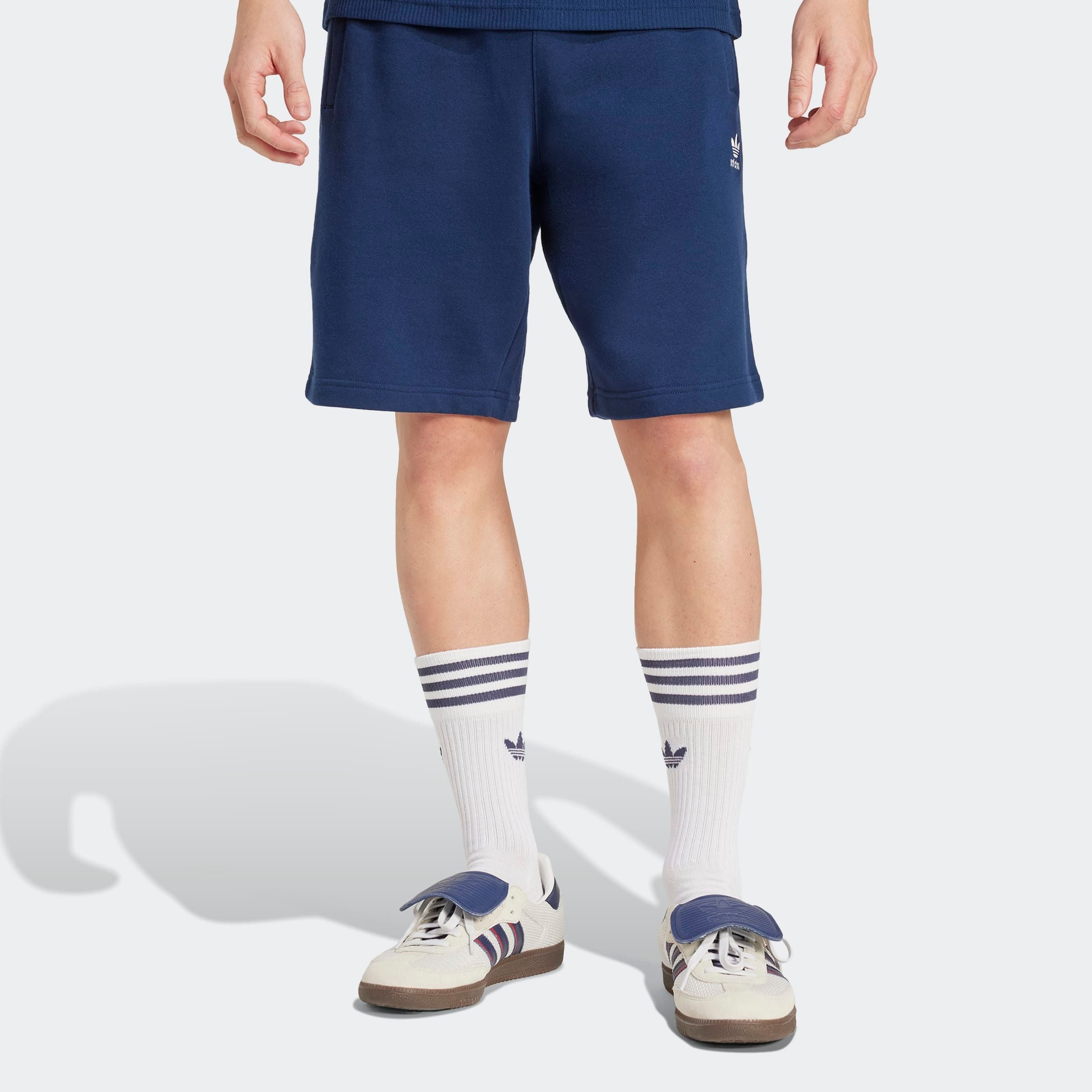 adidas Originals Shorts »ESS SHO«, (1 tlg.), Essential Sweat Shorts mit Logo, aus weichem French-Terry Material