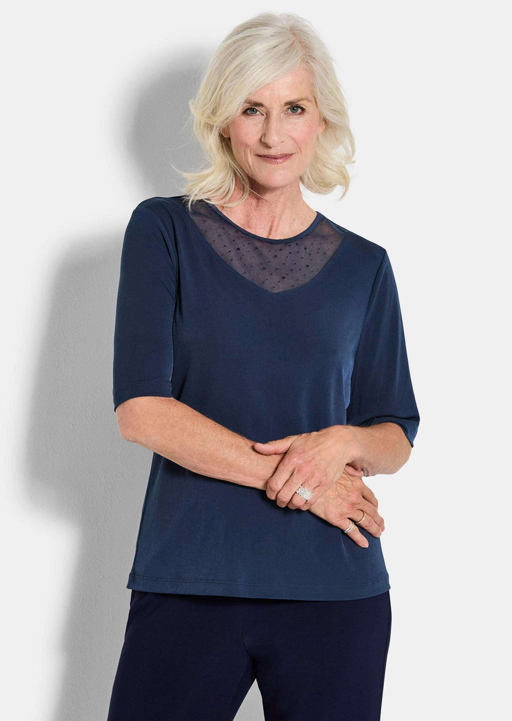 GOLDNER Kurzarmshirt »Kurzgröße Elegantes Halbarmoberteil mit Mesh« glänzende Optik