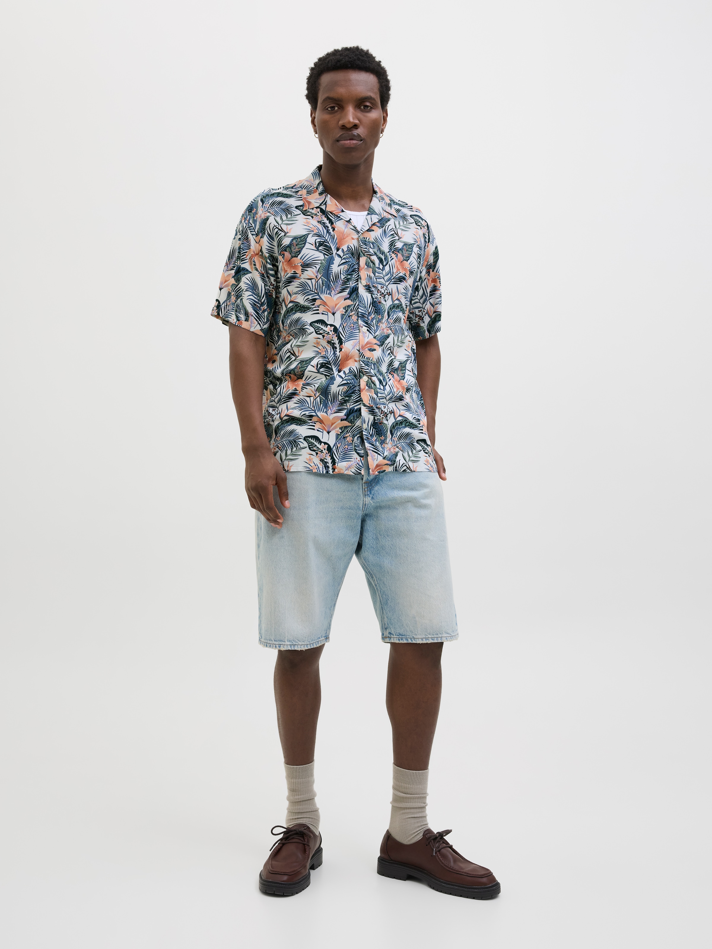 Jack & Jones Kurzarmhemd »JJEJEFF TROPICAL AOP RESORT SHIRT SS SN«, mit All-Over Print
