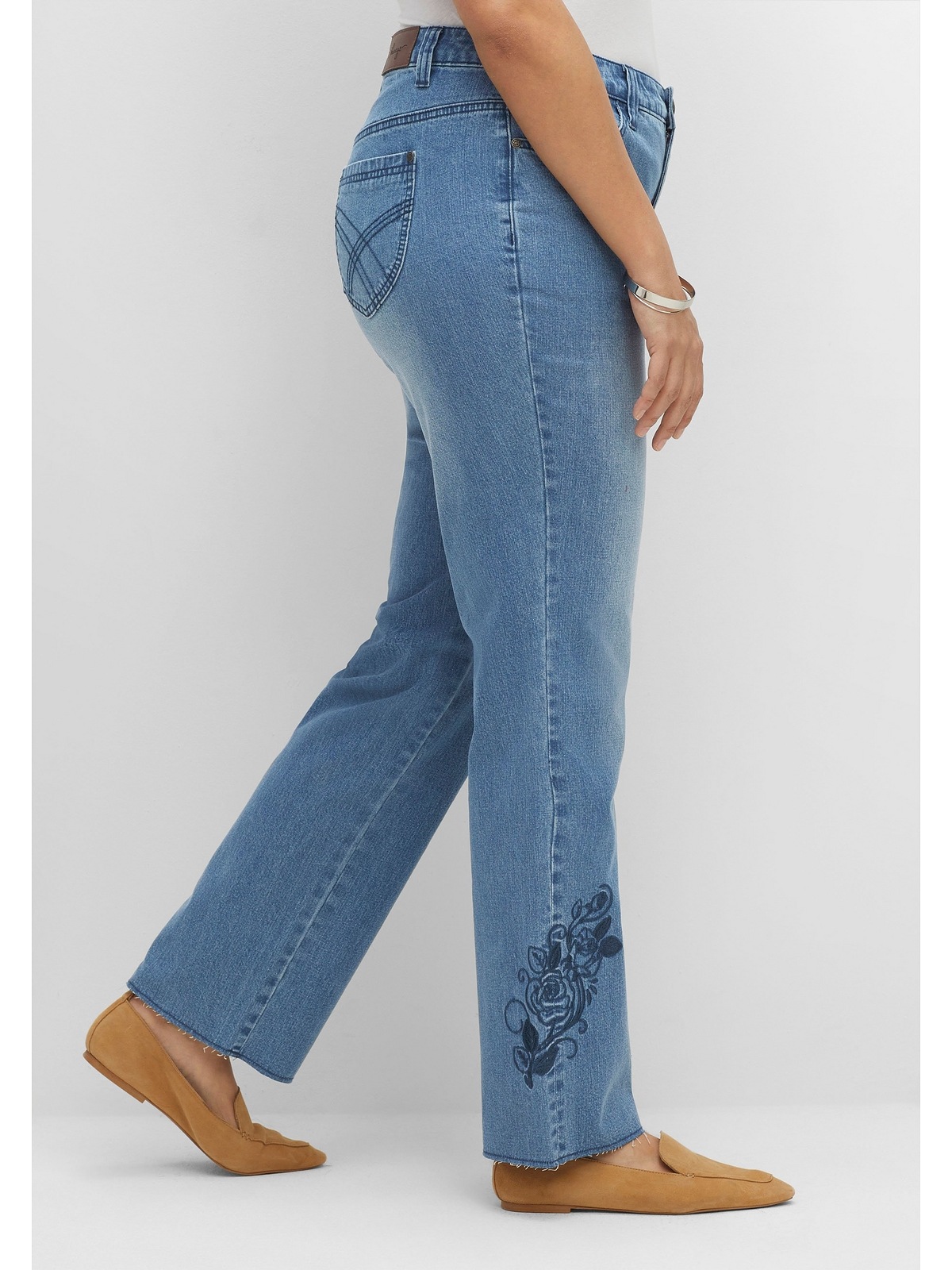 Sheego Stretch-Jeans BAUR aufwendiger Größen«, mit | »Große Blumenstickerei bestellen