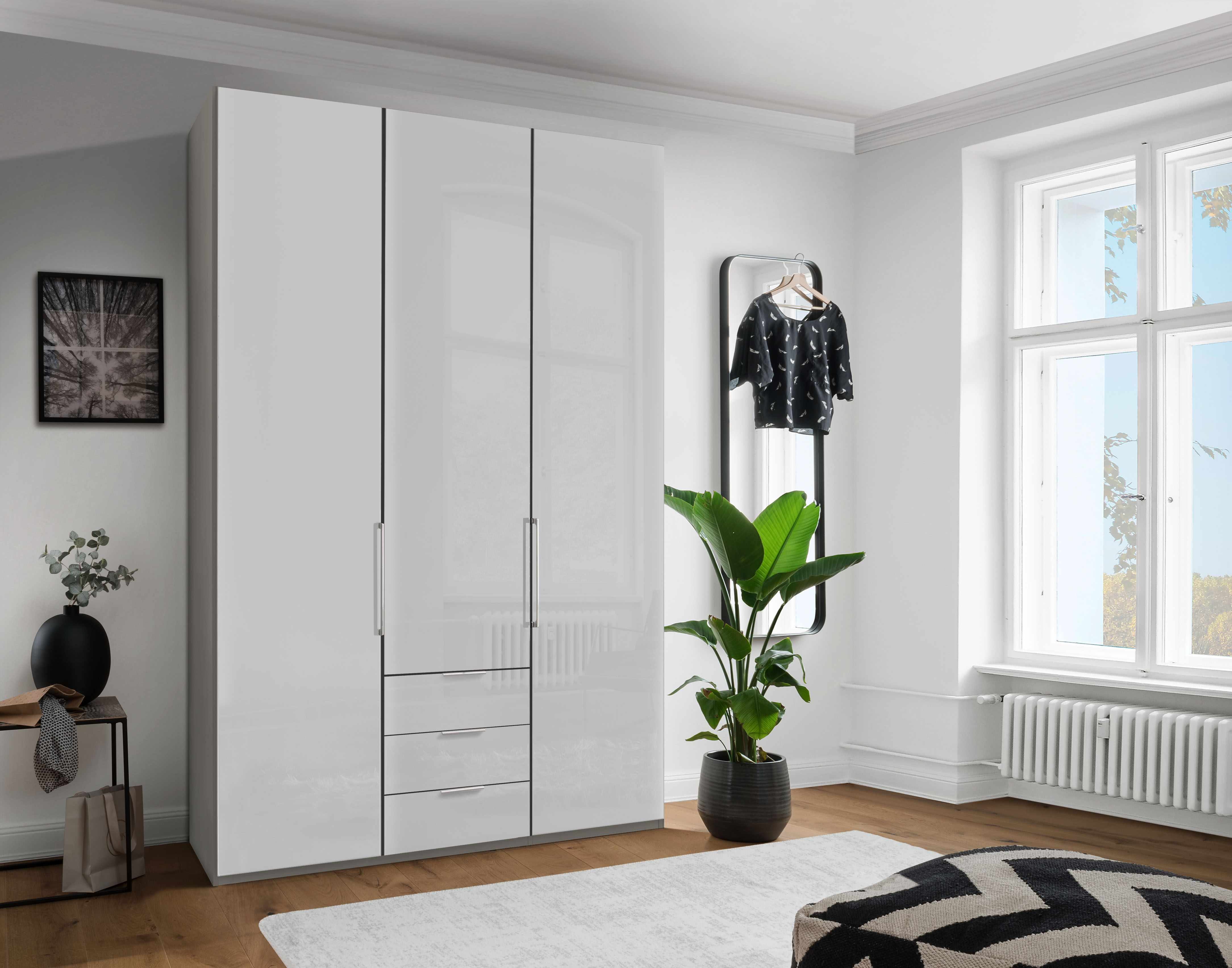 WIEMANN Kleiderschrank "Monaco" mit Glasfront sowie hochwertigen Beschlägen inkl. Dämpfung