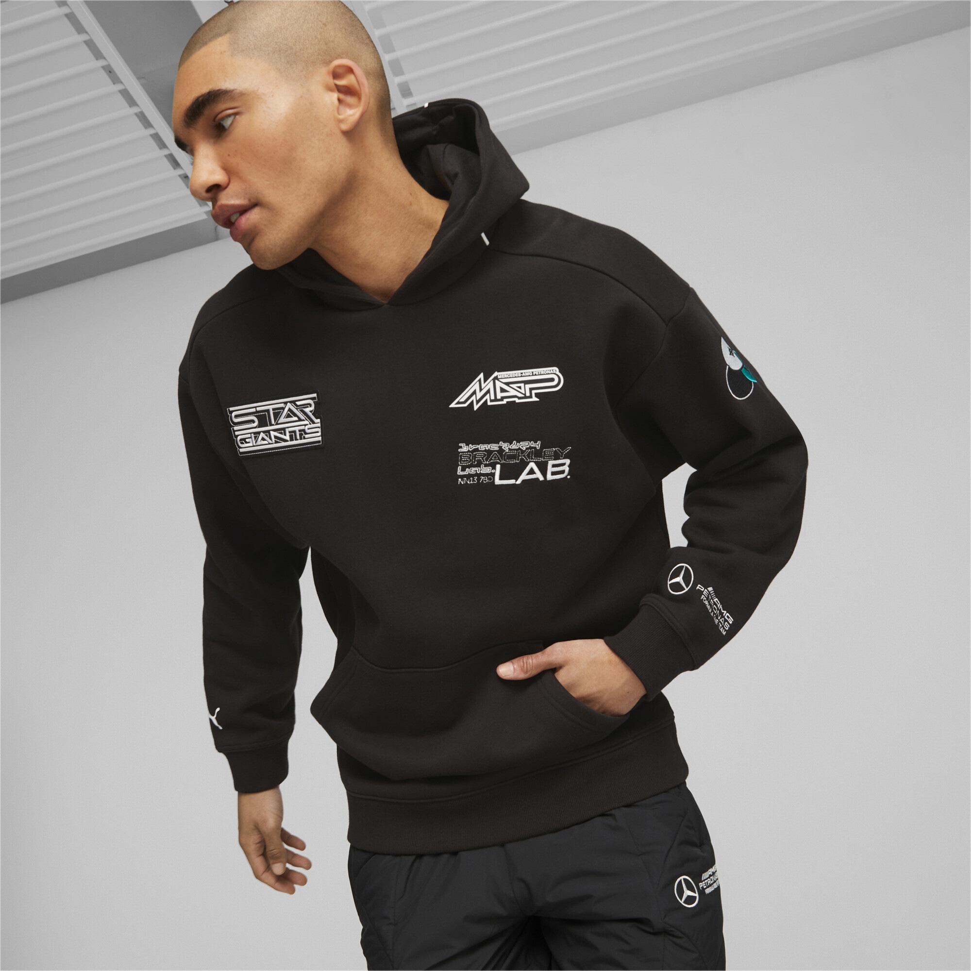 PUMA Kapuzensweatshirt »Mercedes-AMG Petronas Motorsport Hoodie Crew bestellen BAUR | Herren« Garage ▷