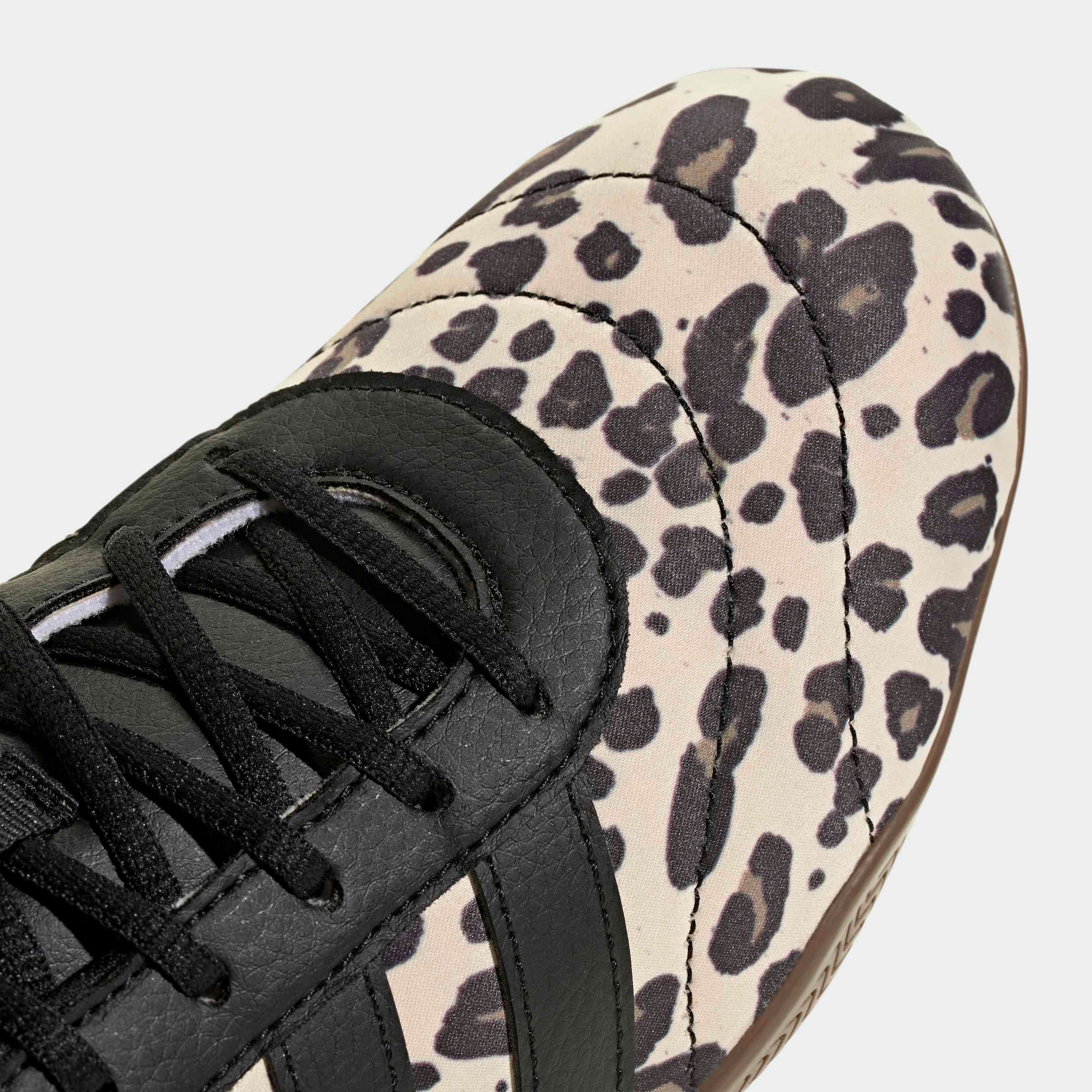 adidas Sportswear Sneaker »GRAND COURT LO«  mit Leo Muster
