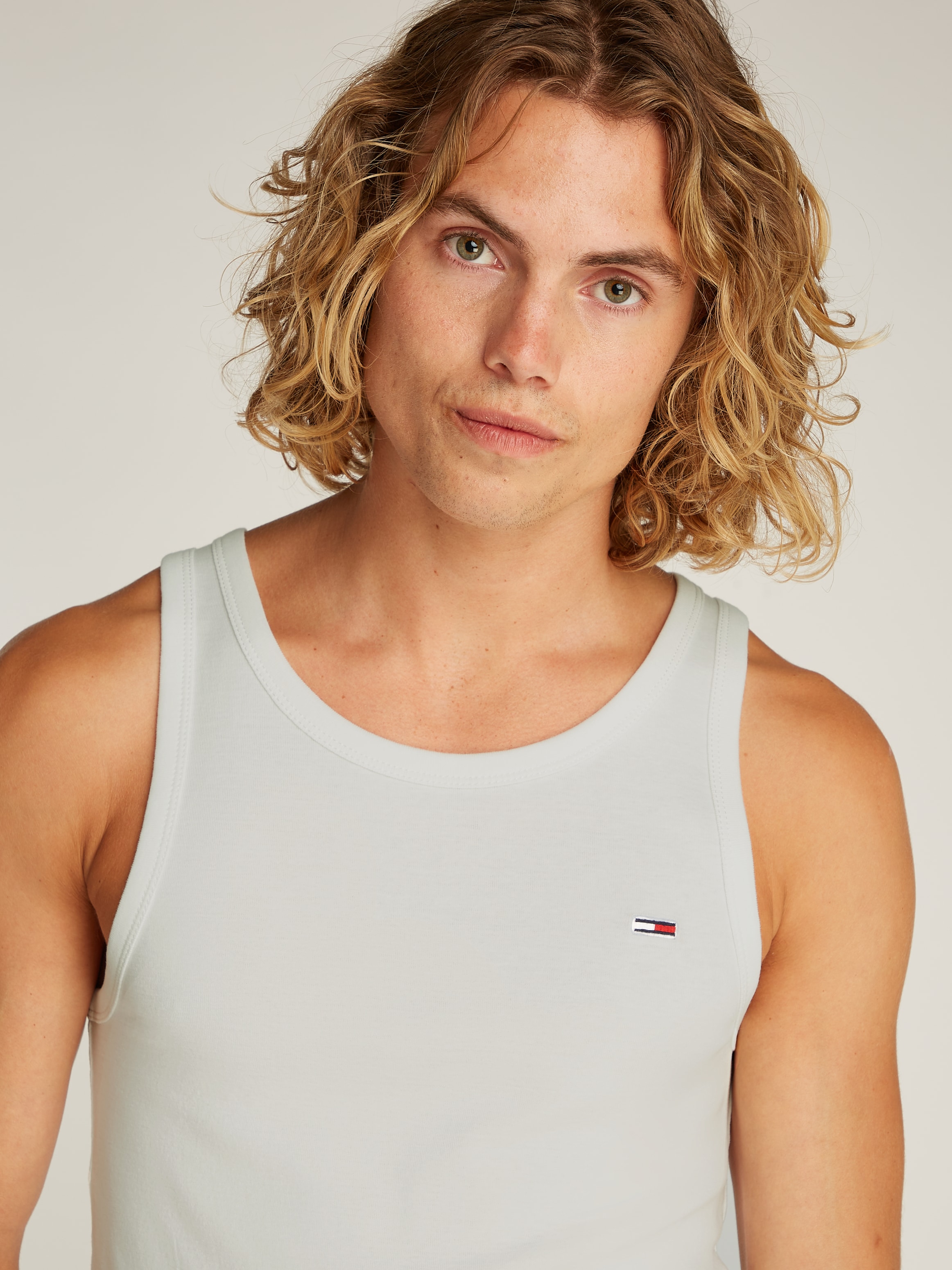 Tommy Jeans Tanktop »TJM XSLIM 2PCK RIB TANK EXT«, (Packung, 2 tlg., 2er), mit gerippter Struktur