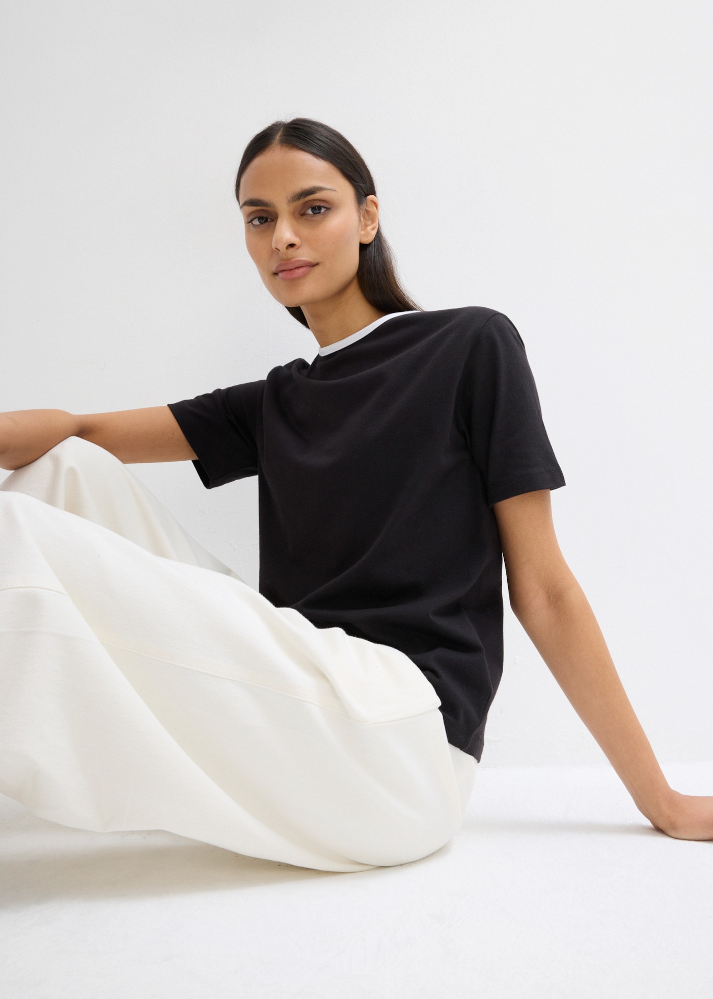 bonprix T-Shirt leicht definierte Passform, kontrastfarbiger Halsausschnitt