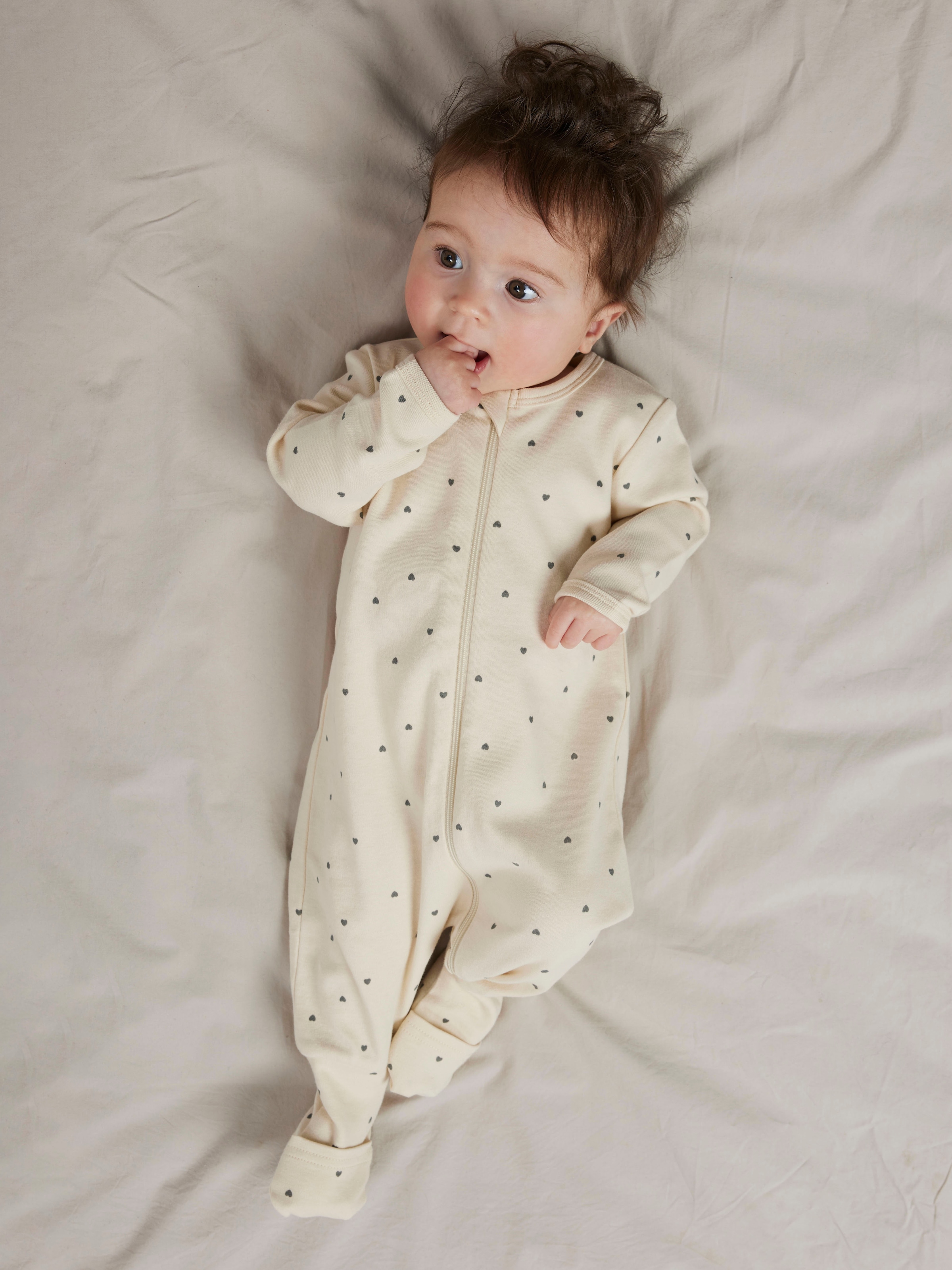 Name It Pyjama »NBFNIGHTSUIT 2P ZIP FF HEART NOOS« Packung, 2 tlg.