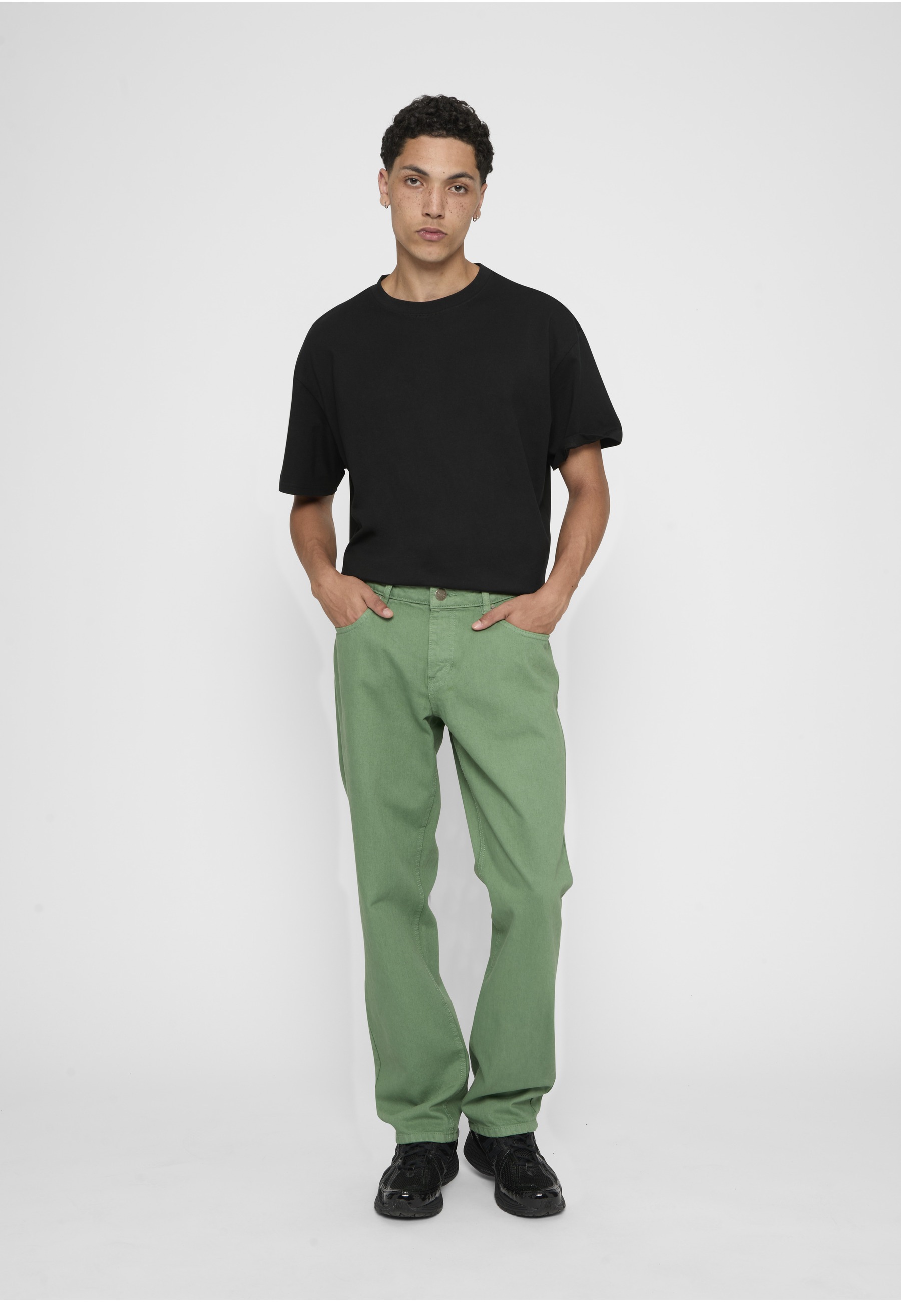 URBAN CLASSICS Bequeme Jeans »Urban Classics Herren Colored Loose Fit Jeans«