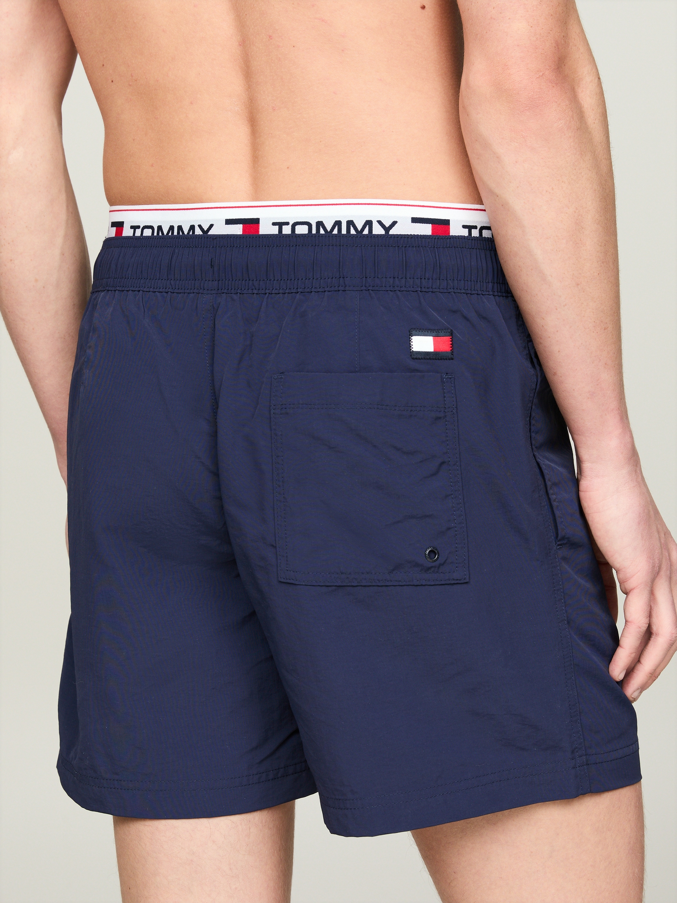 Tommy Hilfiger Swimwear Badeshorts »DW MEDIUM DRAWSTRING«, mit Logoschriftzügen rundum
