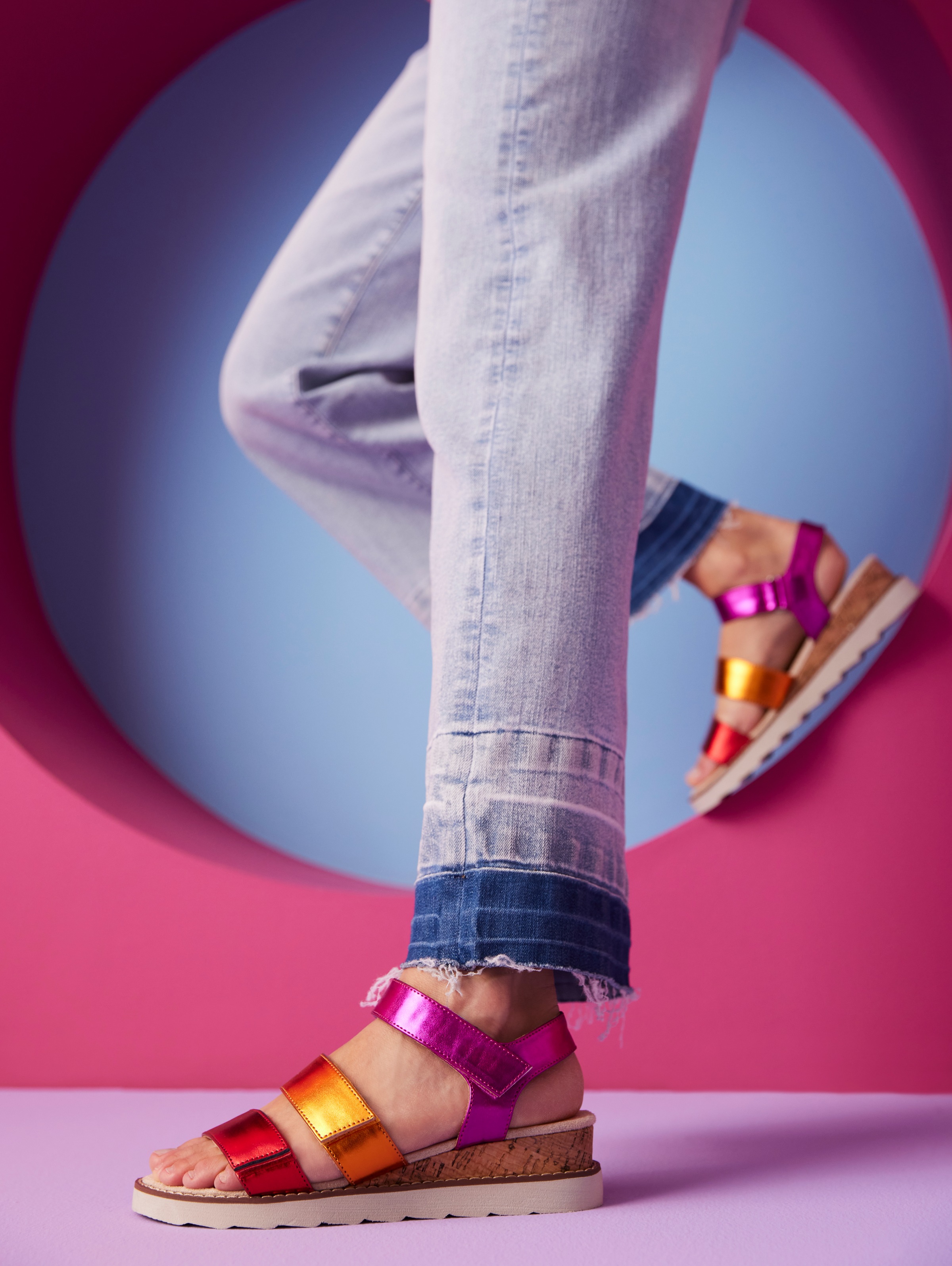 Aniston SHOES Keilsandalette, Sandale, Sommerschuh, Klettschuh, Metallic-Op günstig online kaufen