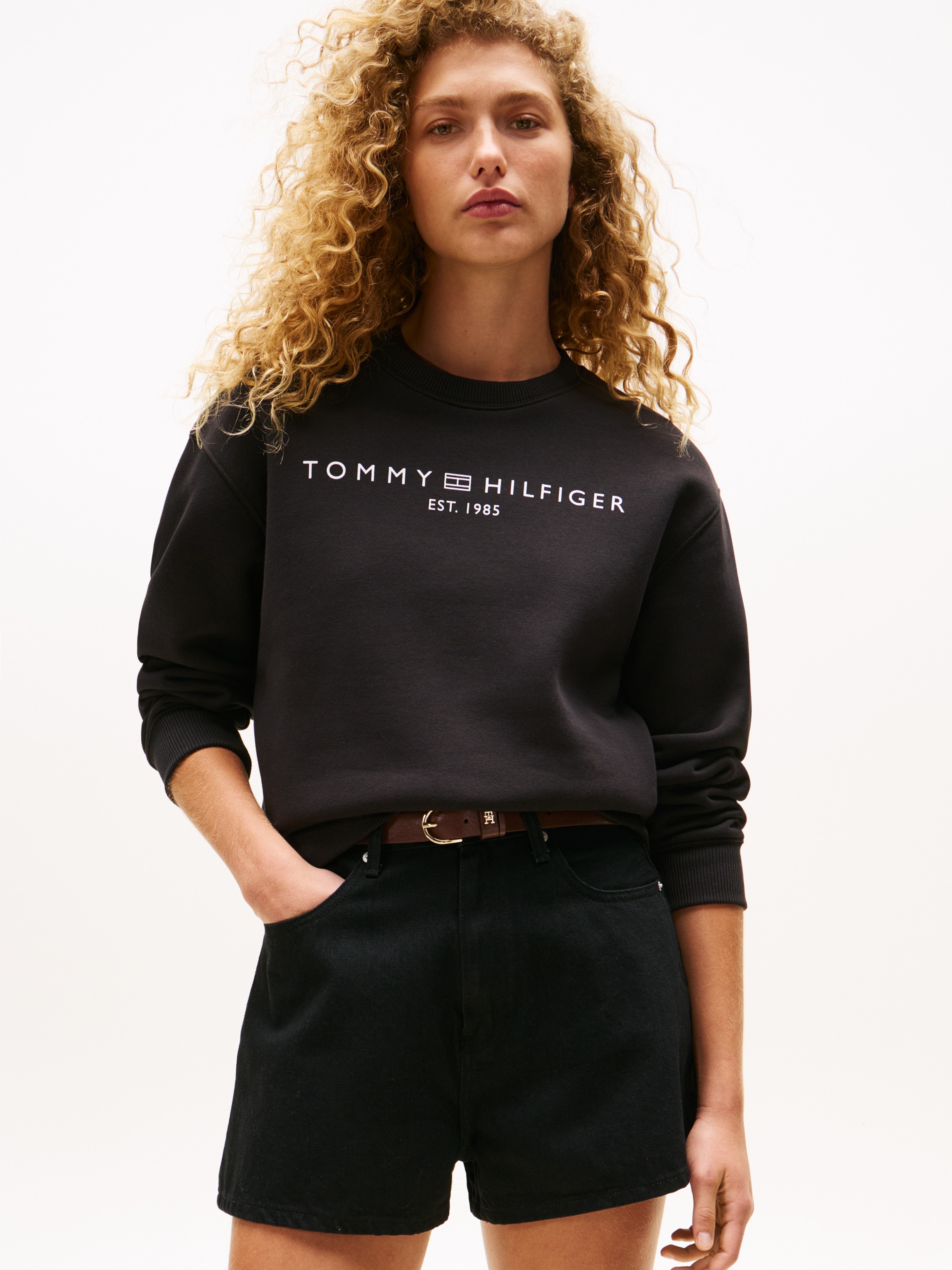 Tommy Hilfiger Sweatshirt »MDRN REG CORP LOGO C-NK SWTSHRT«, mit Logoschriftzug