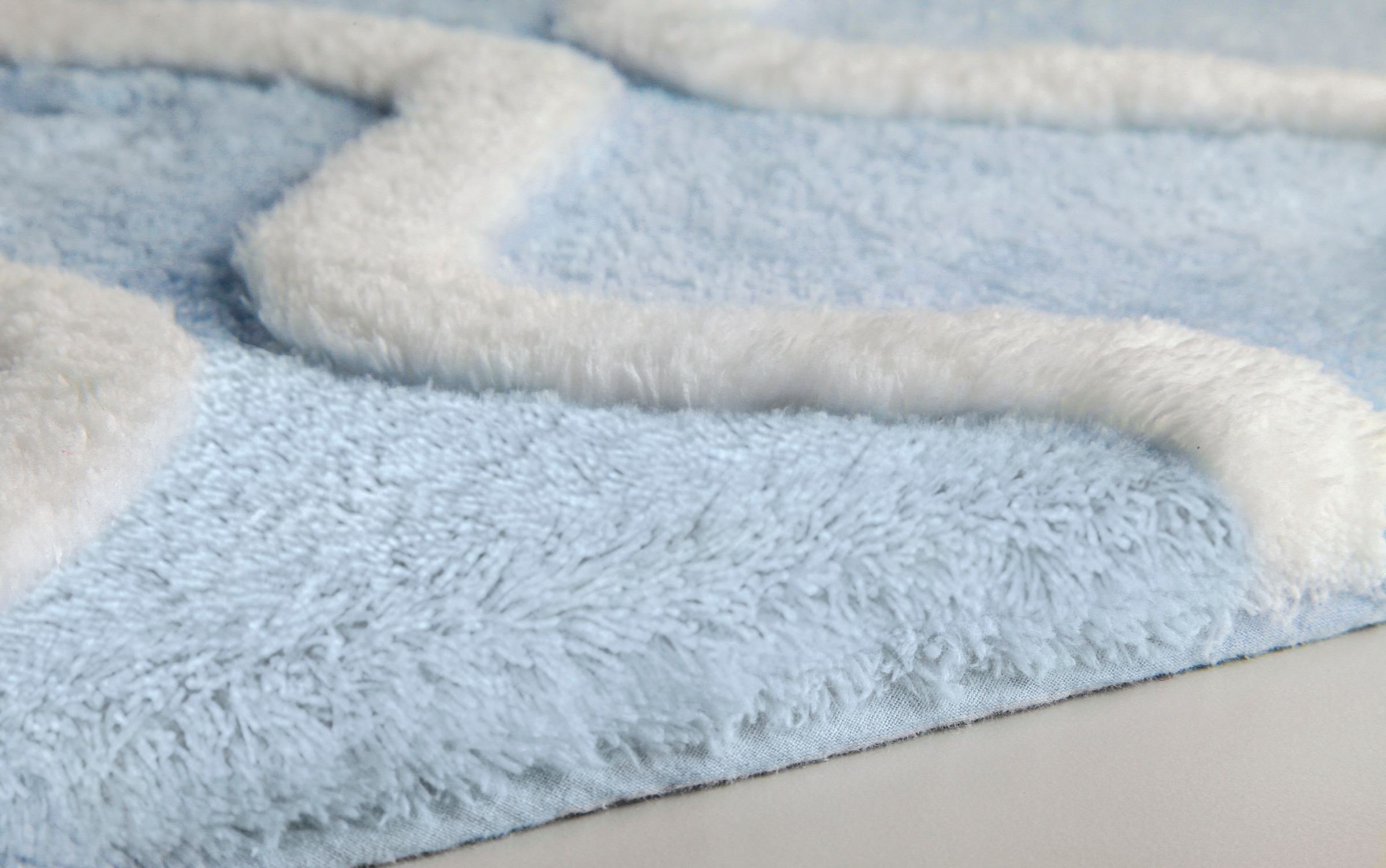 Kleine Wolke Badematte »Piana«, rutschhemmend beschichtet, fußbodenheizungsgeeignet, Badteppich, modernes Wellen 3D-Design