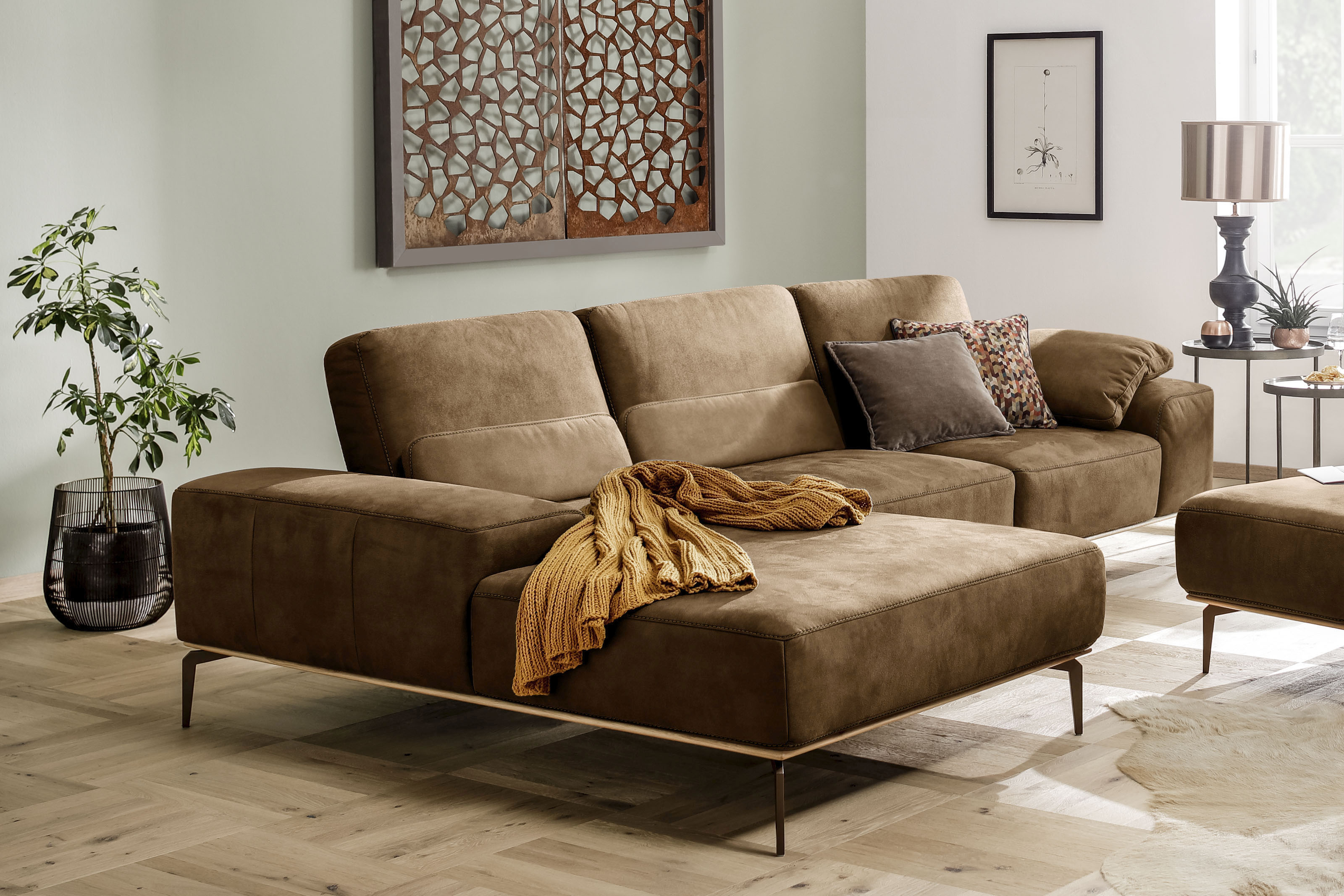 W.SCHILLIG Ecksofa "run, Designsofa mit tollem Sitzkomfort, bequem, L-Form" mit Holzsockel, Füße in Bronze pulverbeschichtet, Breite 319 cm