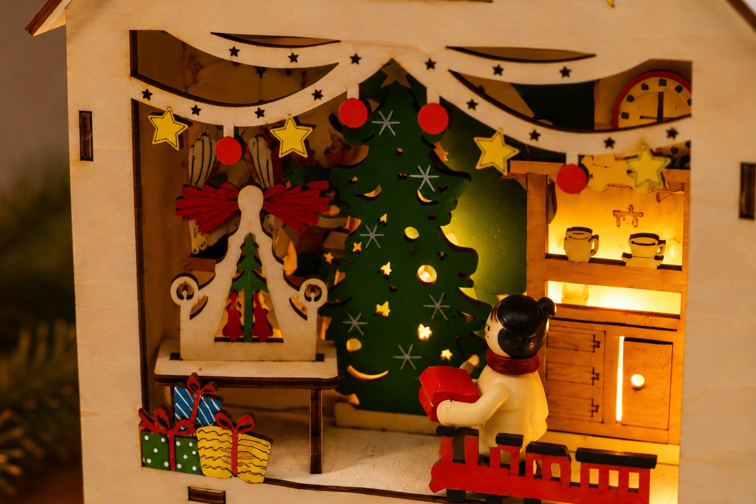 OTTO home Weihnachtsszene »1 Stück, Deko mit weihnachtlichem Motiv und LED-Beleuchtung« 6h-Timerfunktion, gratis Anhänger, Batterie, Höhe 21,5 cm