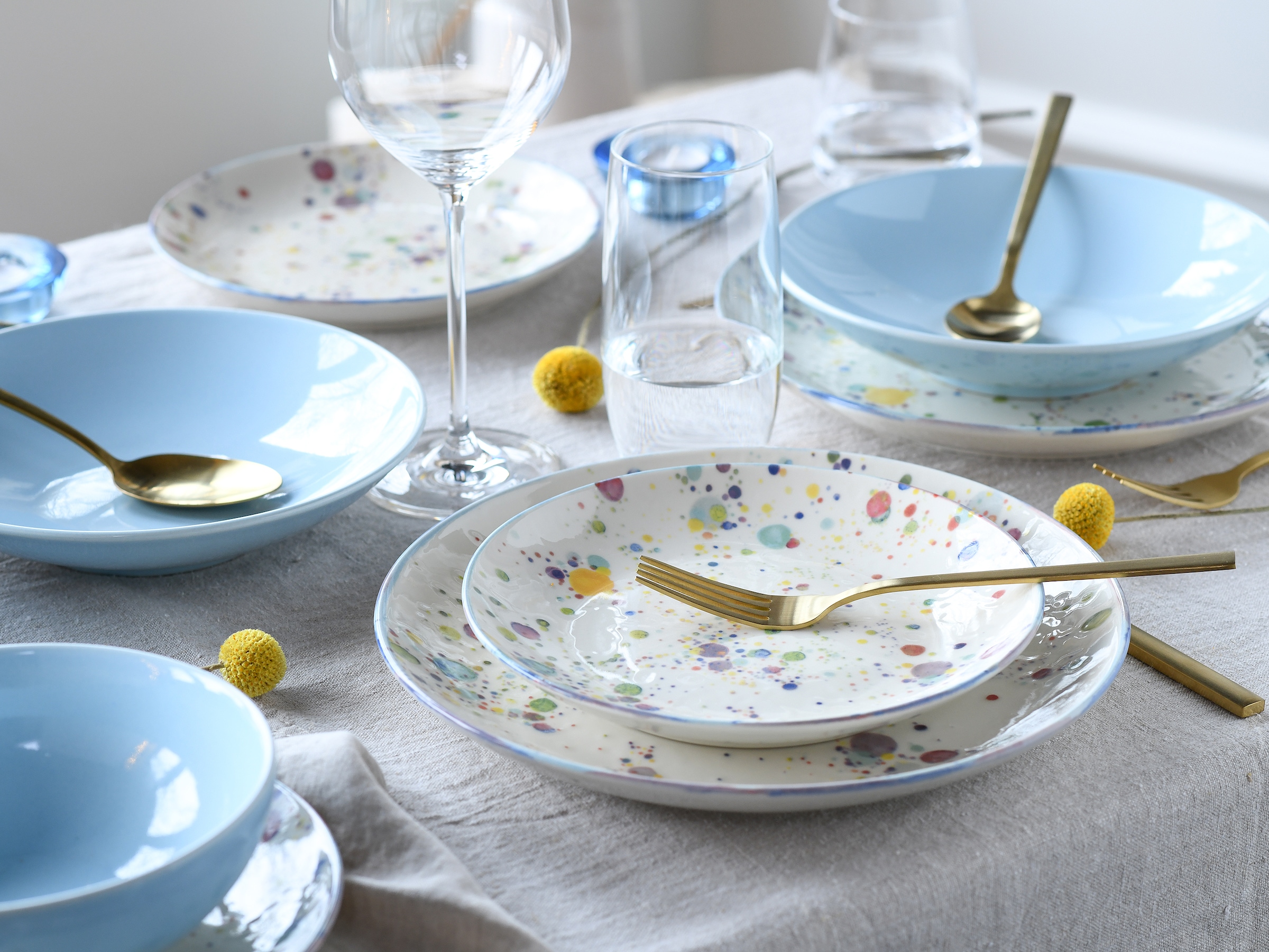 CreaTable Teller-Set »Candy Drops, Tellerset 12-tlg.«, (Set, 12 tlg.), Unregelmäßige bunte Punkte, Gute Laune Geschirr, Frisch, Freundlich