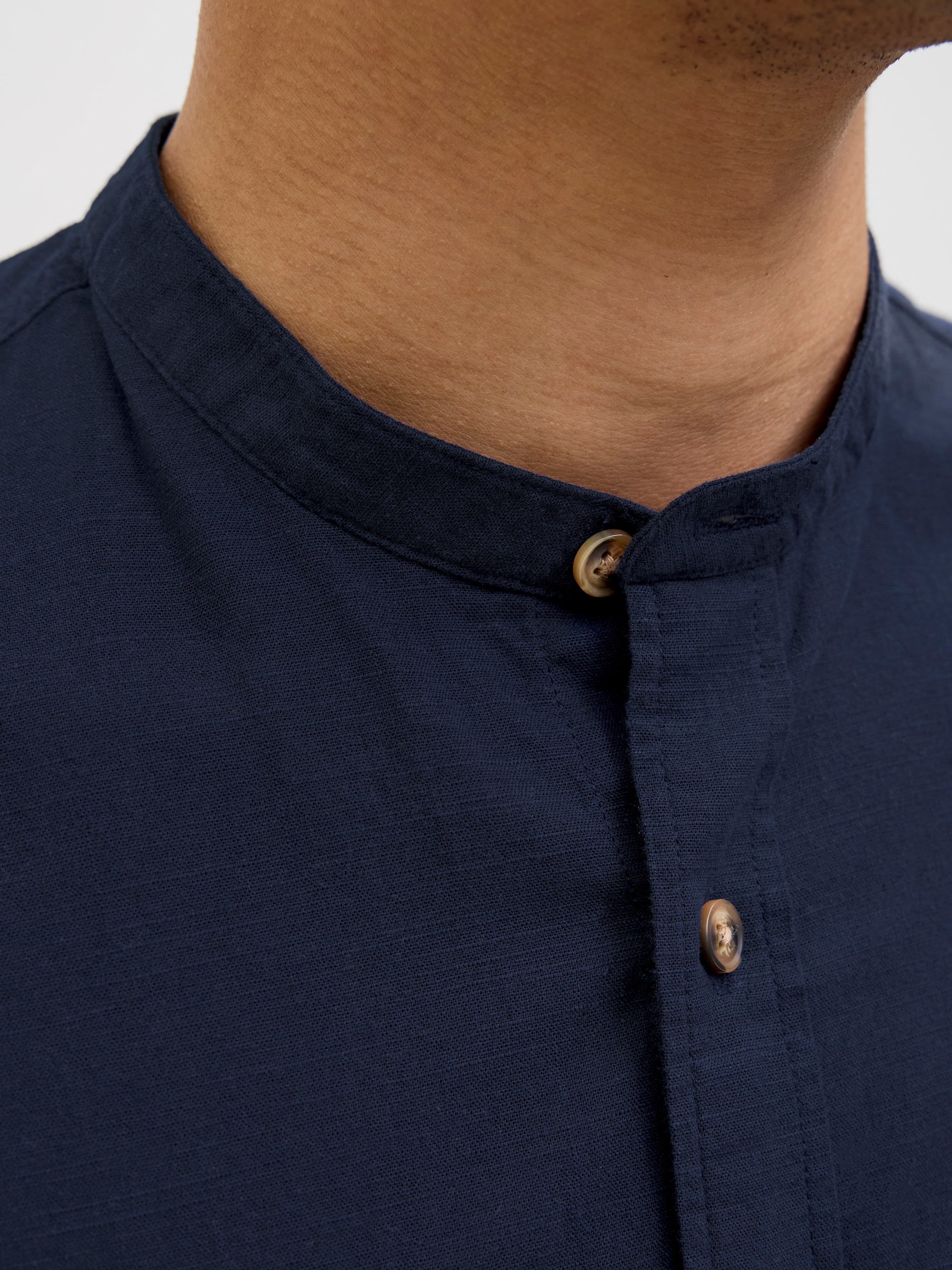 Jack & Jones Langarmhemd »JJESUMMER BAND SHIRT LS SN«, mit Bandkragen
