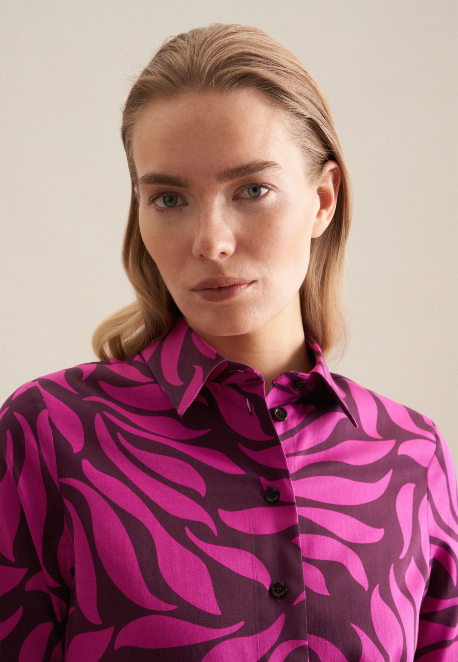 Thumbnail - seidensticker Hemdbluse "Schwarze Rose" 1/1 Kragen Druck