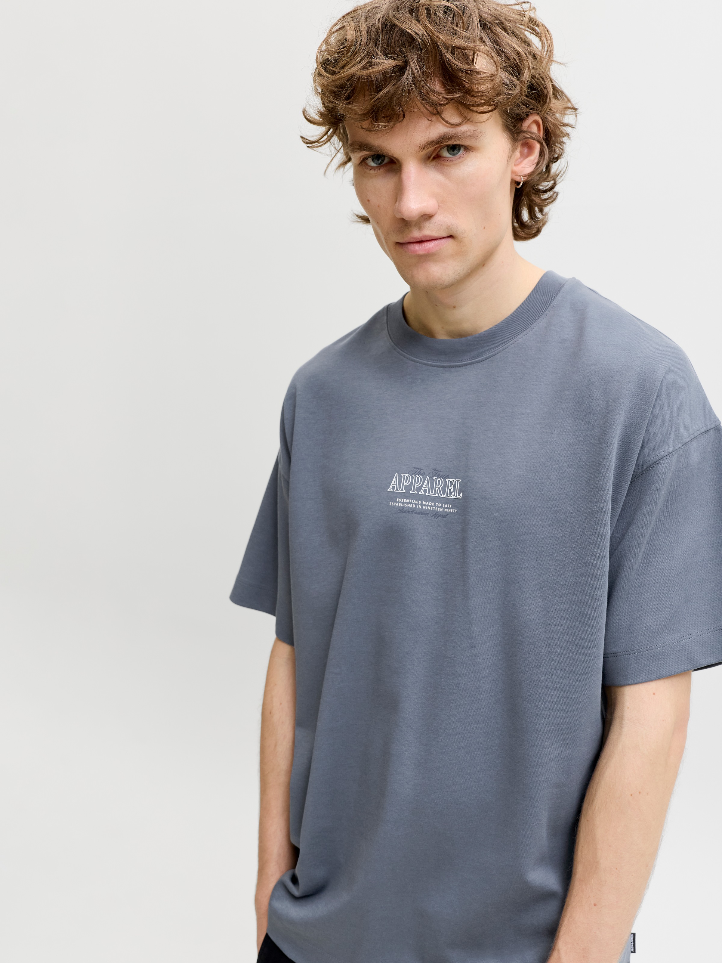 Jack & Jones T-Shirt »JJEBARRON STUDIO TEE SS O-NECK SN« Baumwollmischung, loose fit