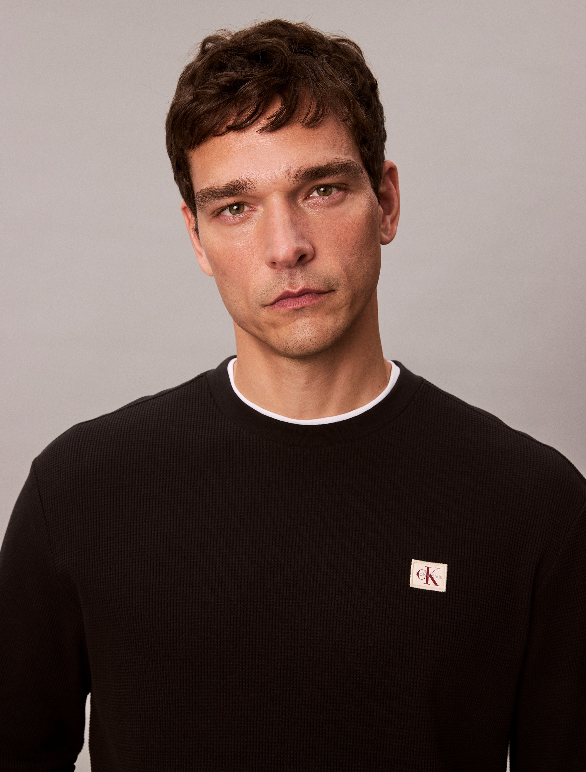 Calvin Klein Jeans Langarmshirt »LS WAFFLE BADGE CREWNK TEE«, Mit Rundhalsausschnitt