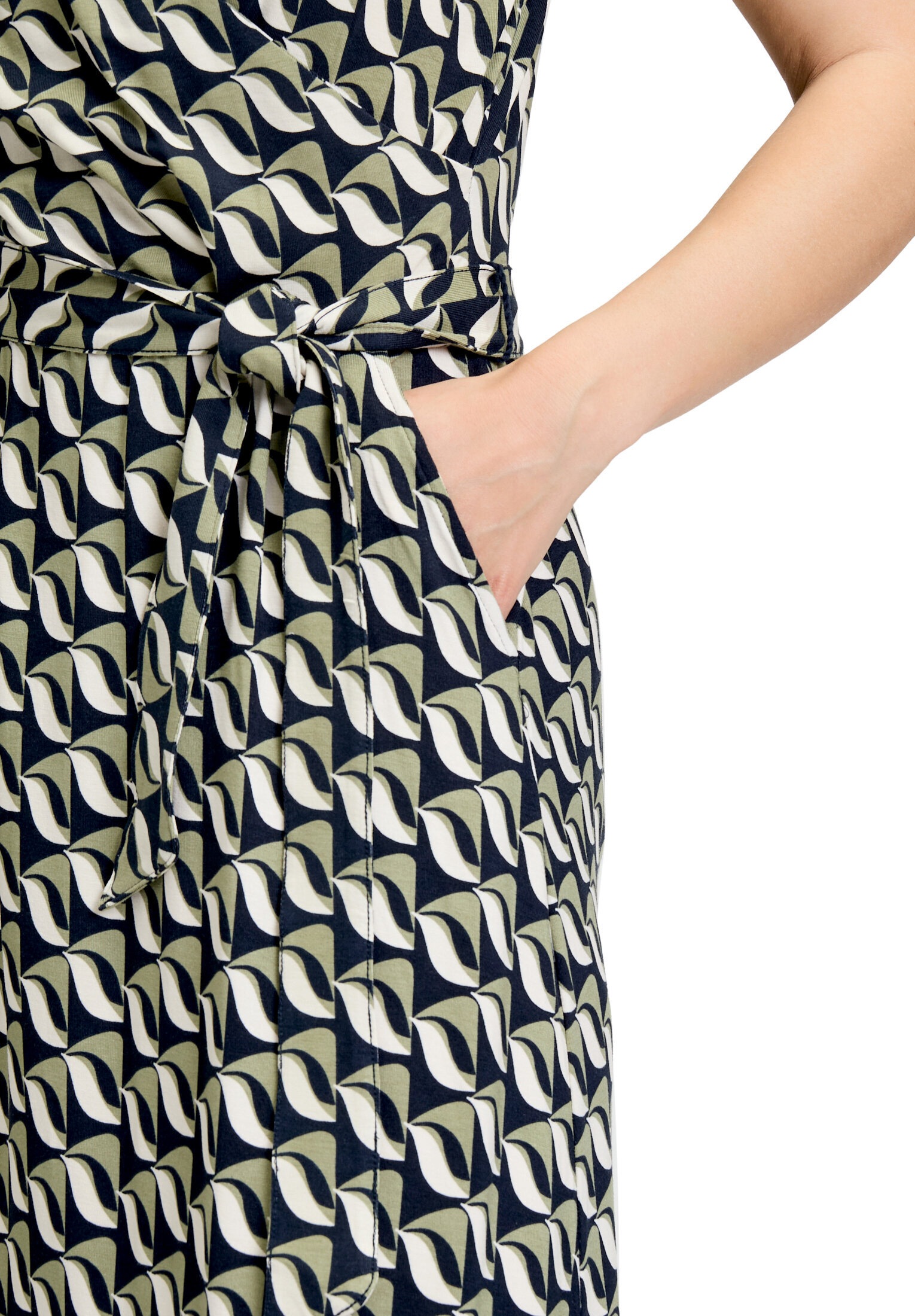 Betty Barclay Jerseykleid »Damen mit V-Ausschnitt« Eingrifftaschen
