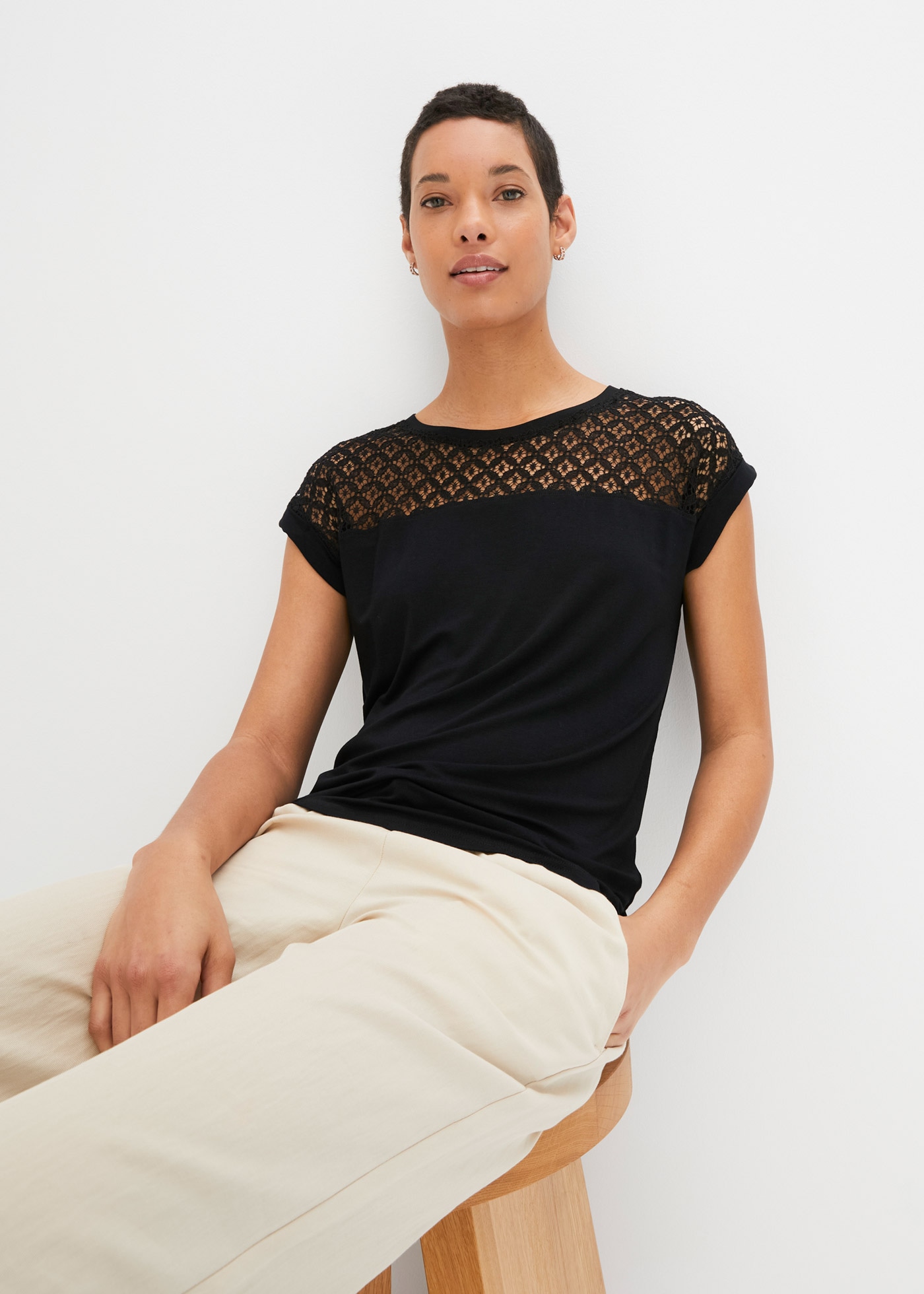 bonprix 1100000002199 "Shirt aus Viskose-Mix" gerade Passform, Kurzarm, für vielseitige Anlässe, aus Viskose-Mix