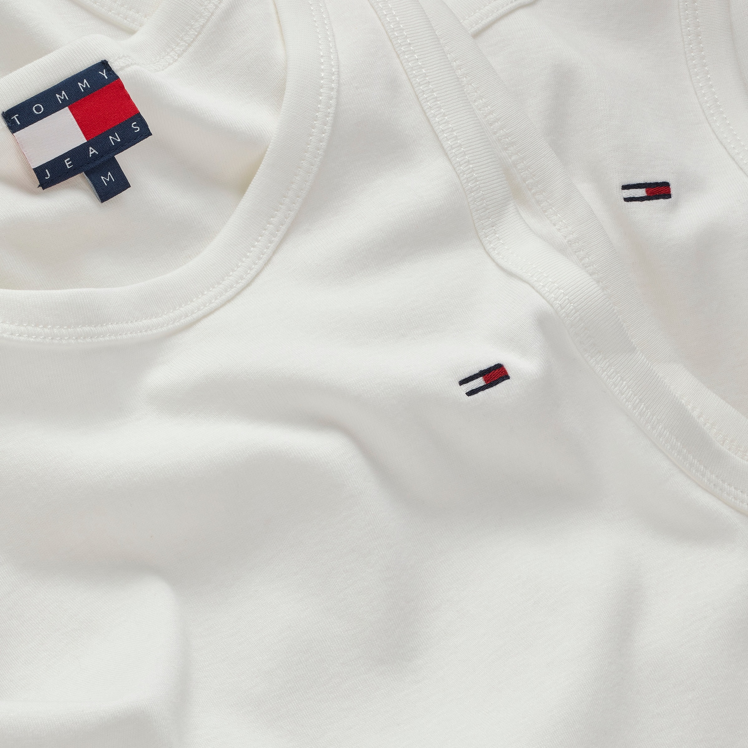 Tommy Jeans Tanktop »TJM XSLIM 3 PACK FLAG TANK EXT«, Mit tiefem Rundhalsausschnitt
