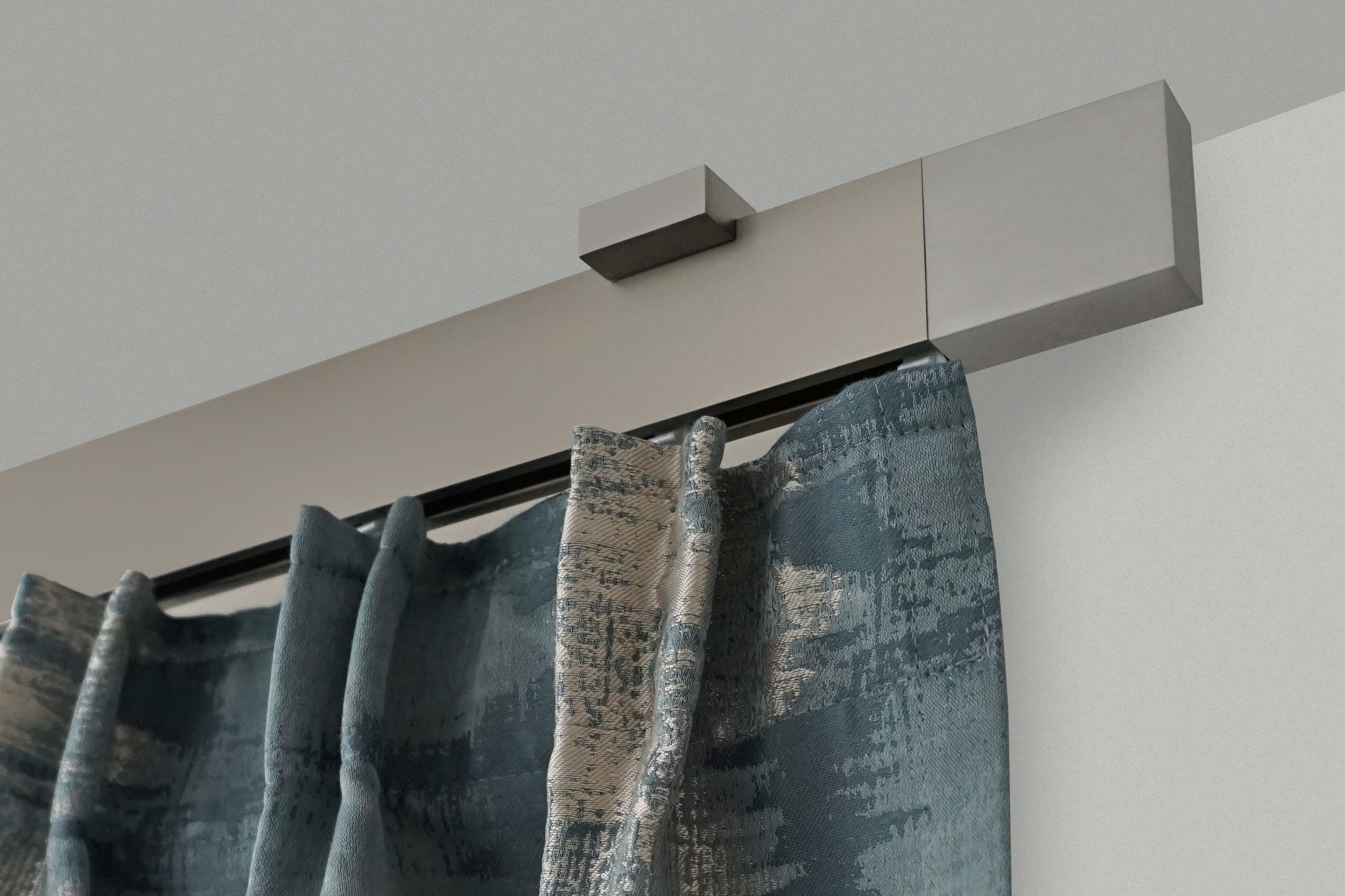 GARESA Gardinenstange "FLAT" 1 läufig-läufig Wunschmaßlänge Rechteckprofil, Deckenmontage, perfekter Lauf, modern, verlängerbar