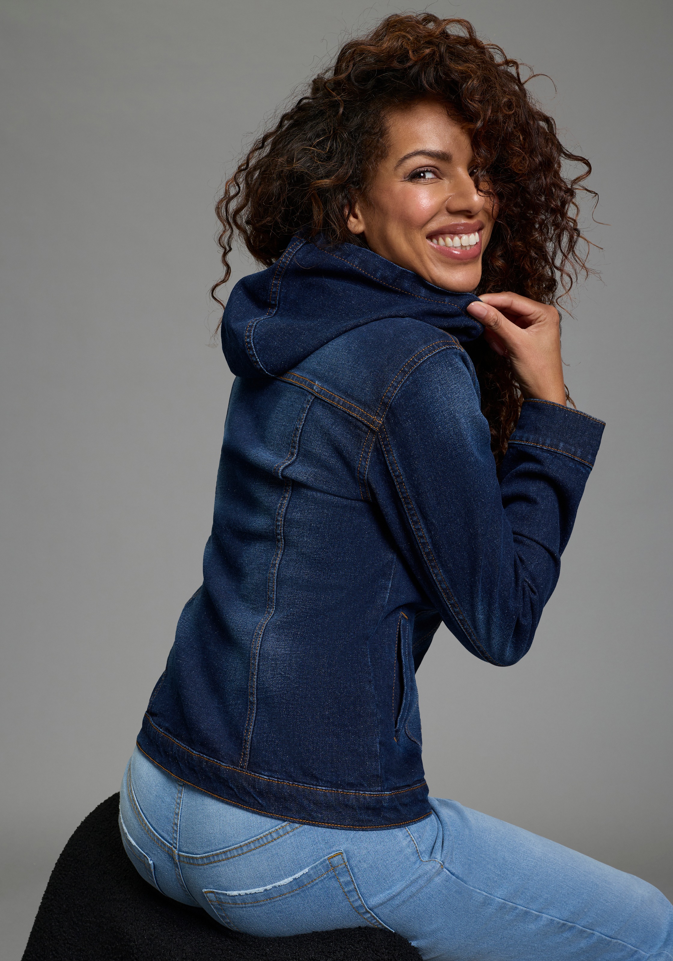 Arizona Jeansjacke mit Kapuze mit Kapuze, Regular Fit, mit Knopfleiste, mit günstig online kaufen