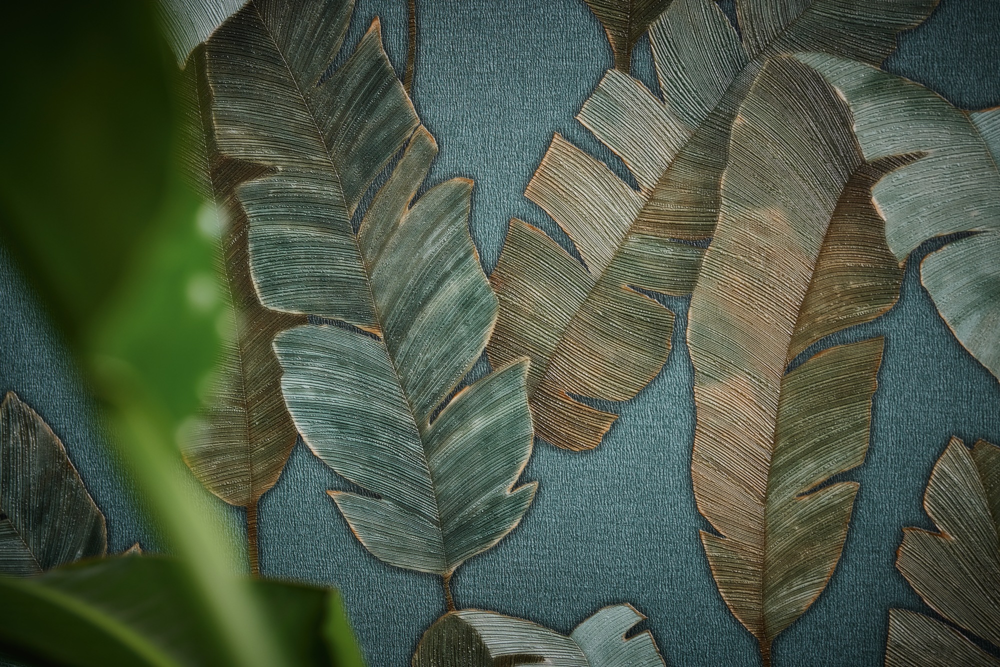 living walls Vliestapete "Metropolitan Stories. Travel Styles. Blättertapete" gemustert matt neutral glatt Tapete Floral Modern Chic 3D-Effekt Strukturiert Elegant Tapeten Flur