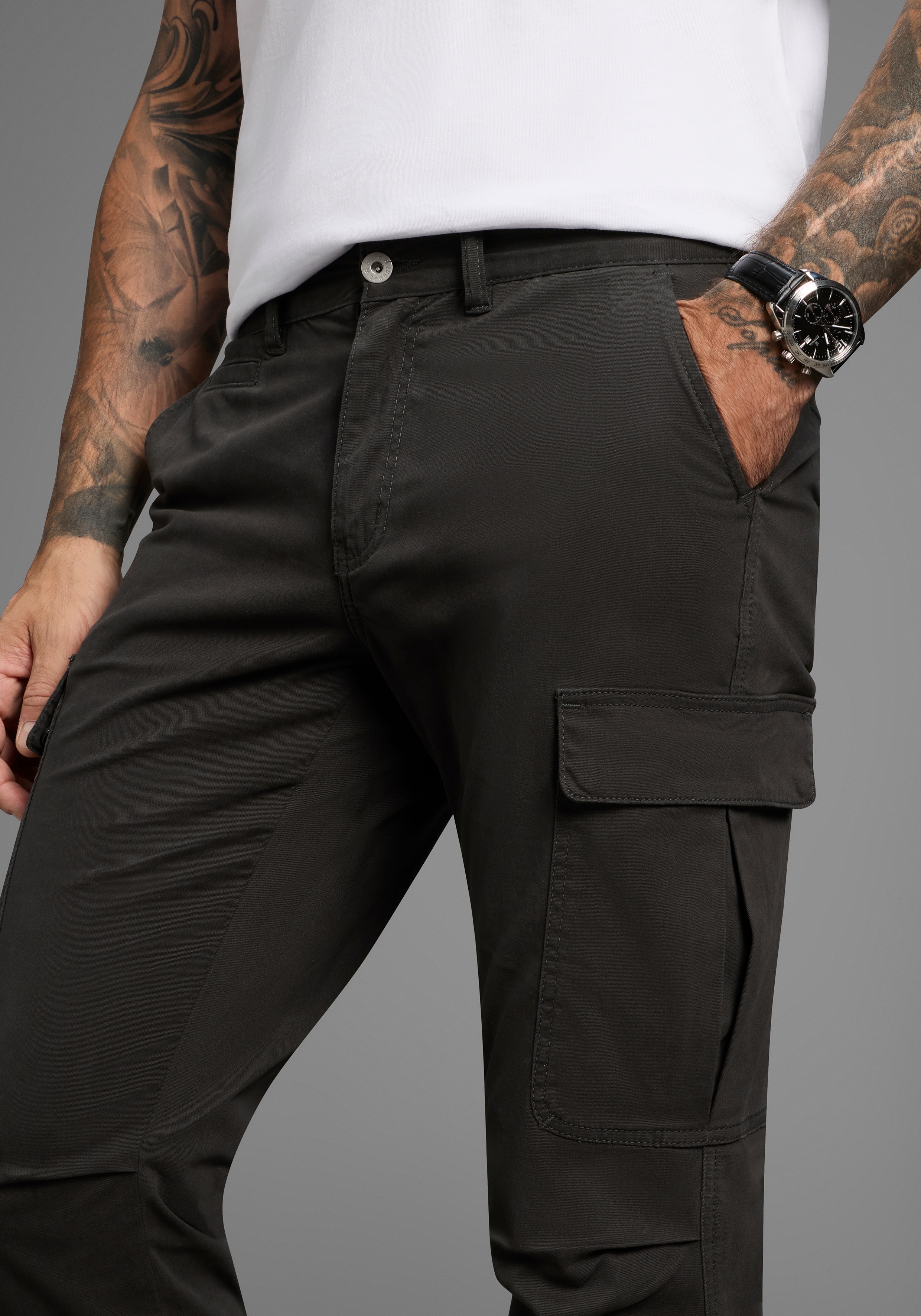 Thumbnail - Bruno Banani Cargohose moderne Passform, eng anliegende Cargotaschen