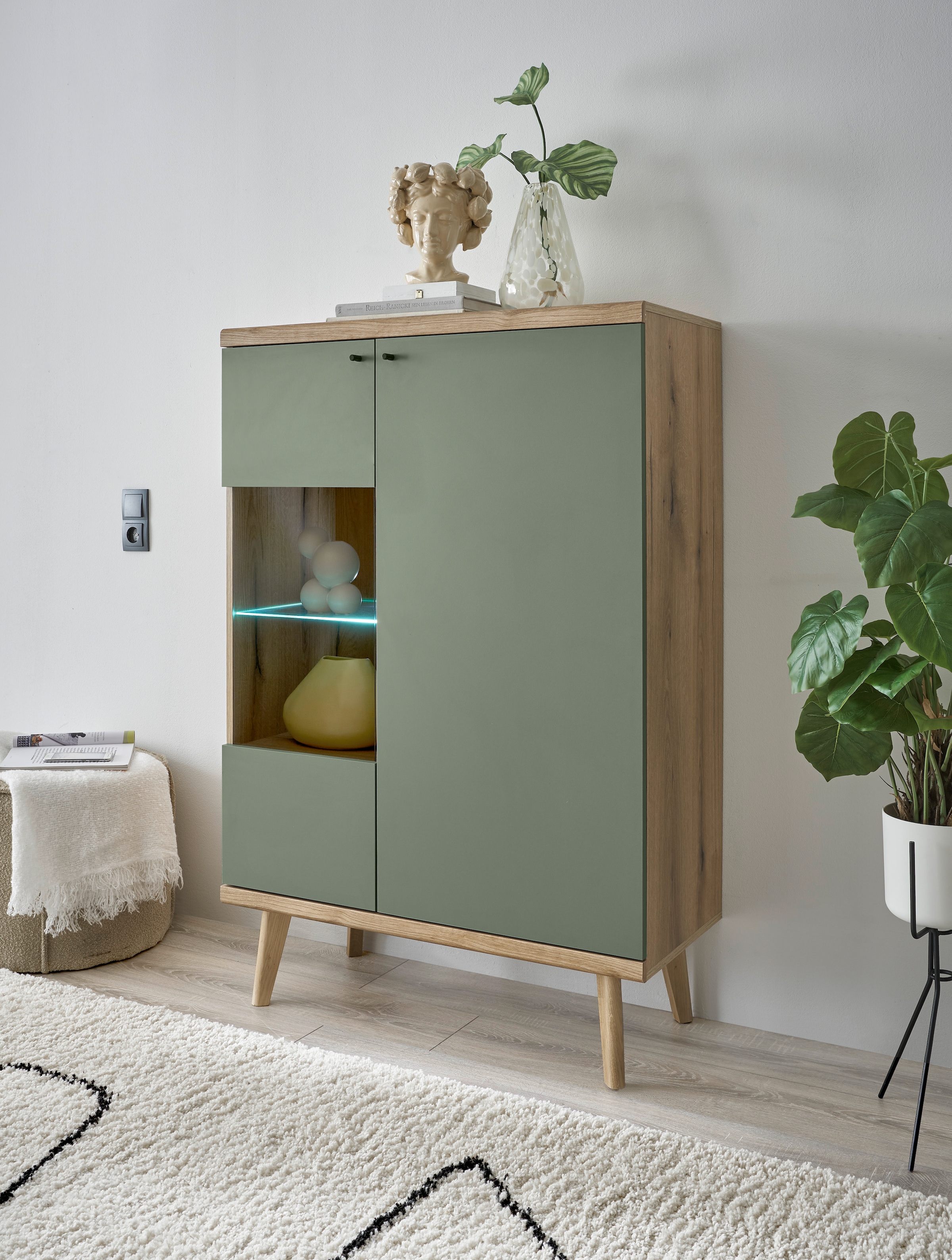 Vitrine »MAVAS«, in moderner Trendfarbe, Giffe aus Metall (Schwarz), Höhe 134 cm